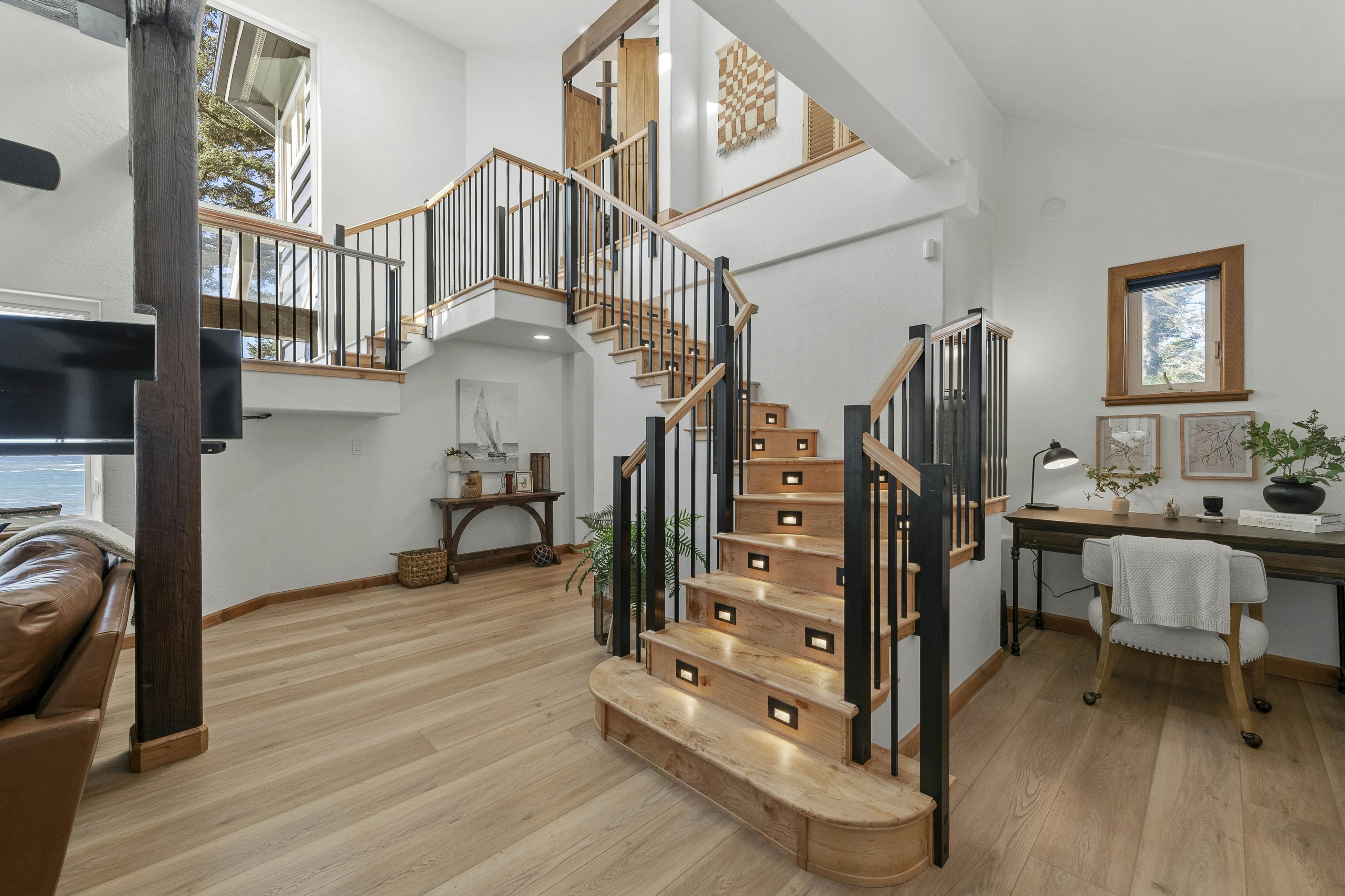 Pirate Cove Retreat -Main Home & Cottage