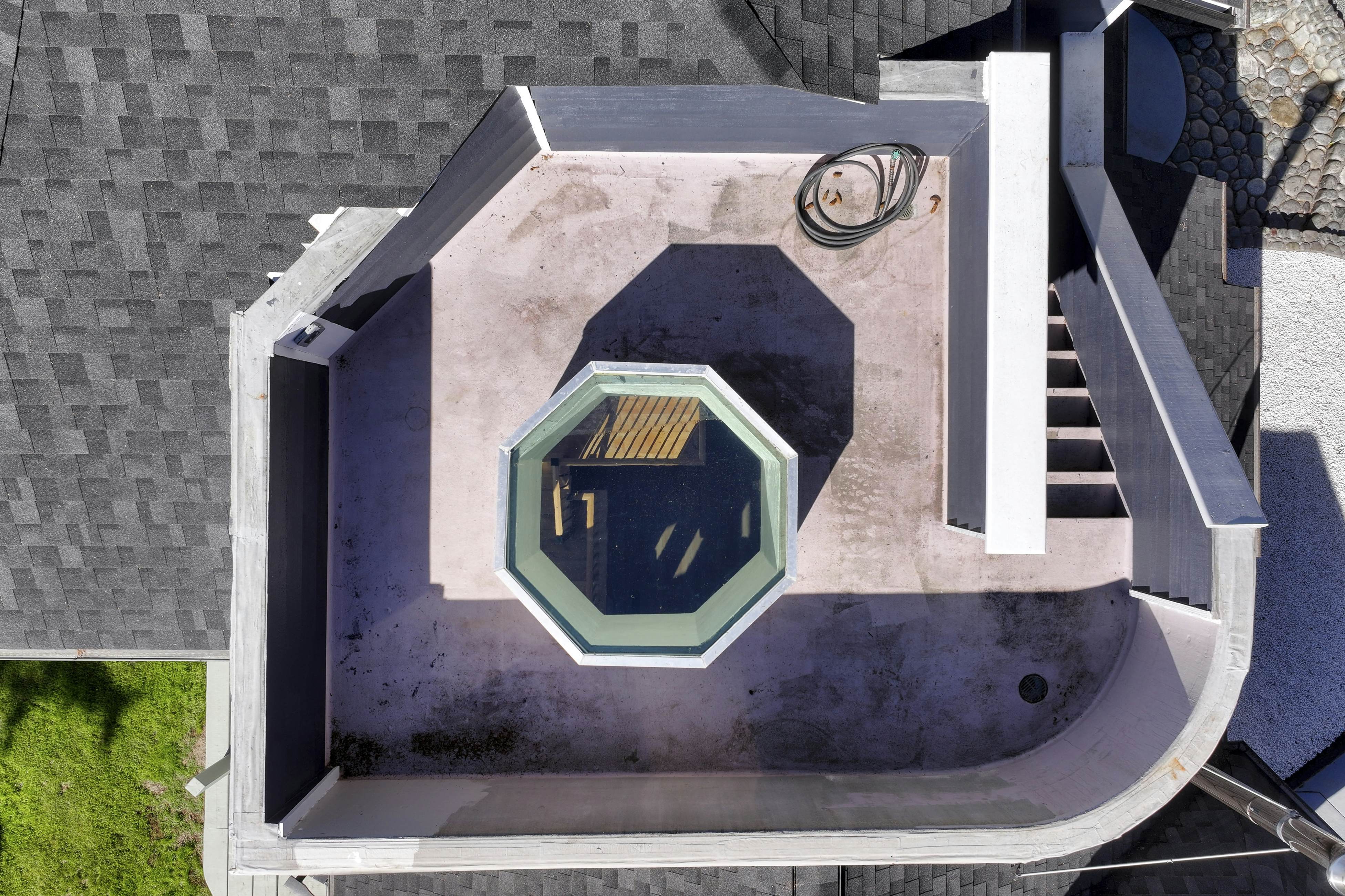 Pirate Cove Retreat -Main Home & Cottage