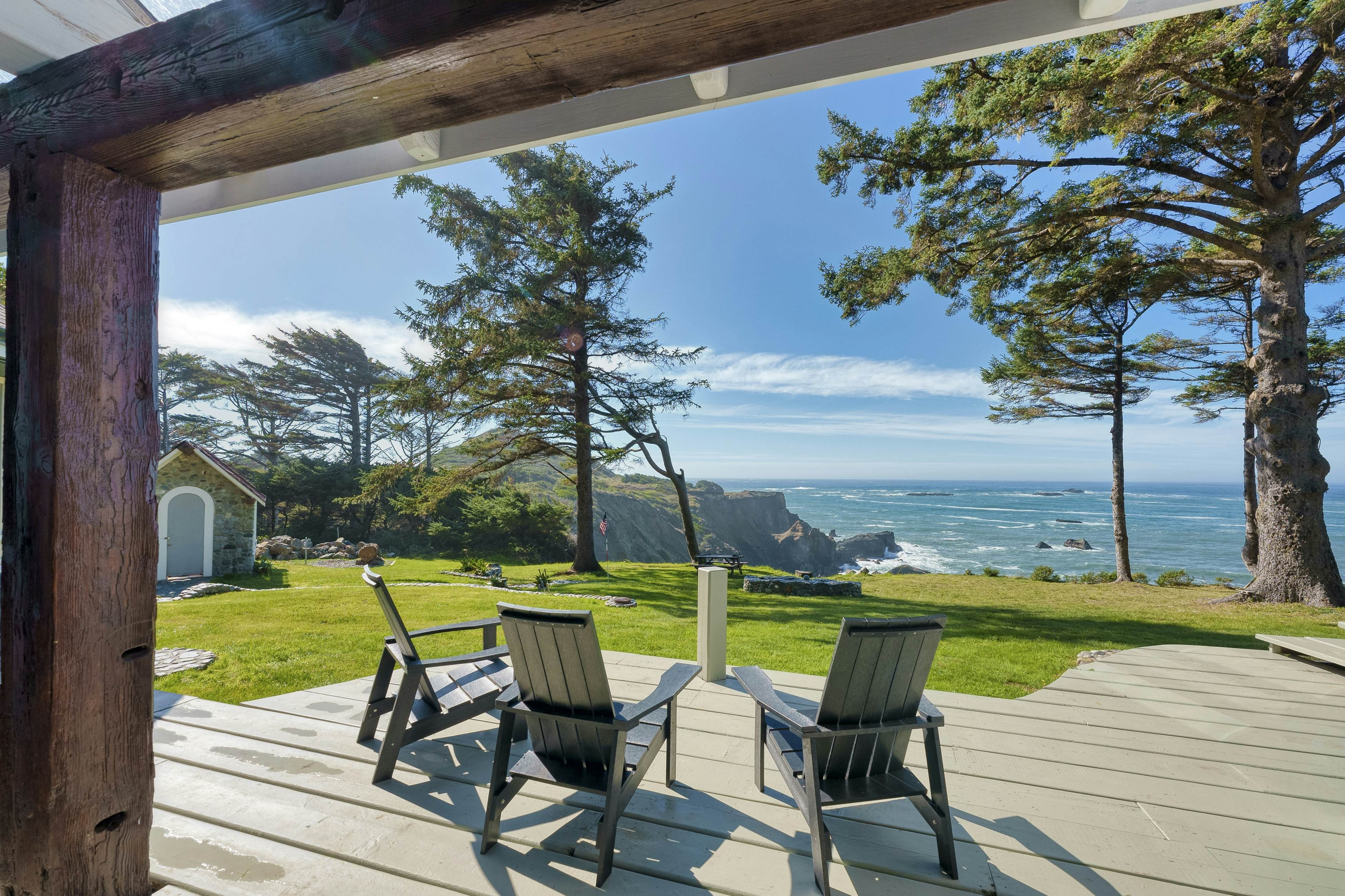 Pirate Cove Retreat -Main Home & Cottage