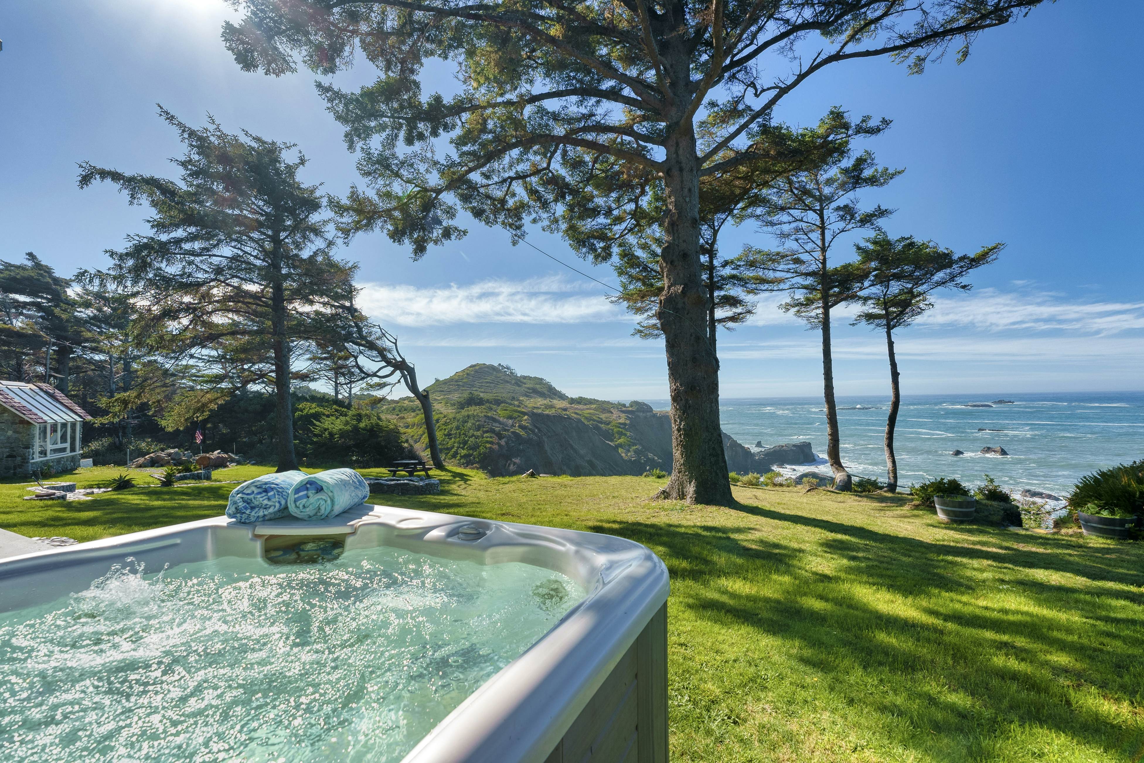 Pirate Cove Retreat -Main Home & Cottage