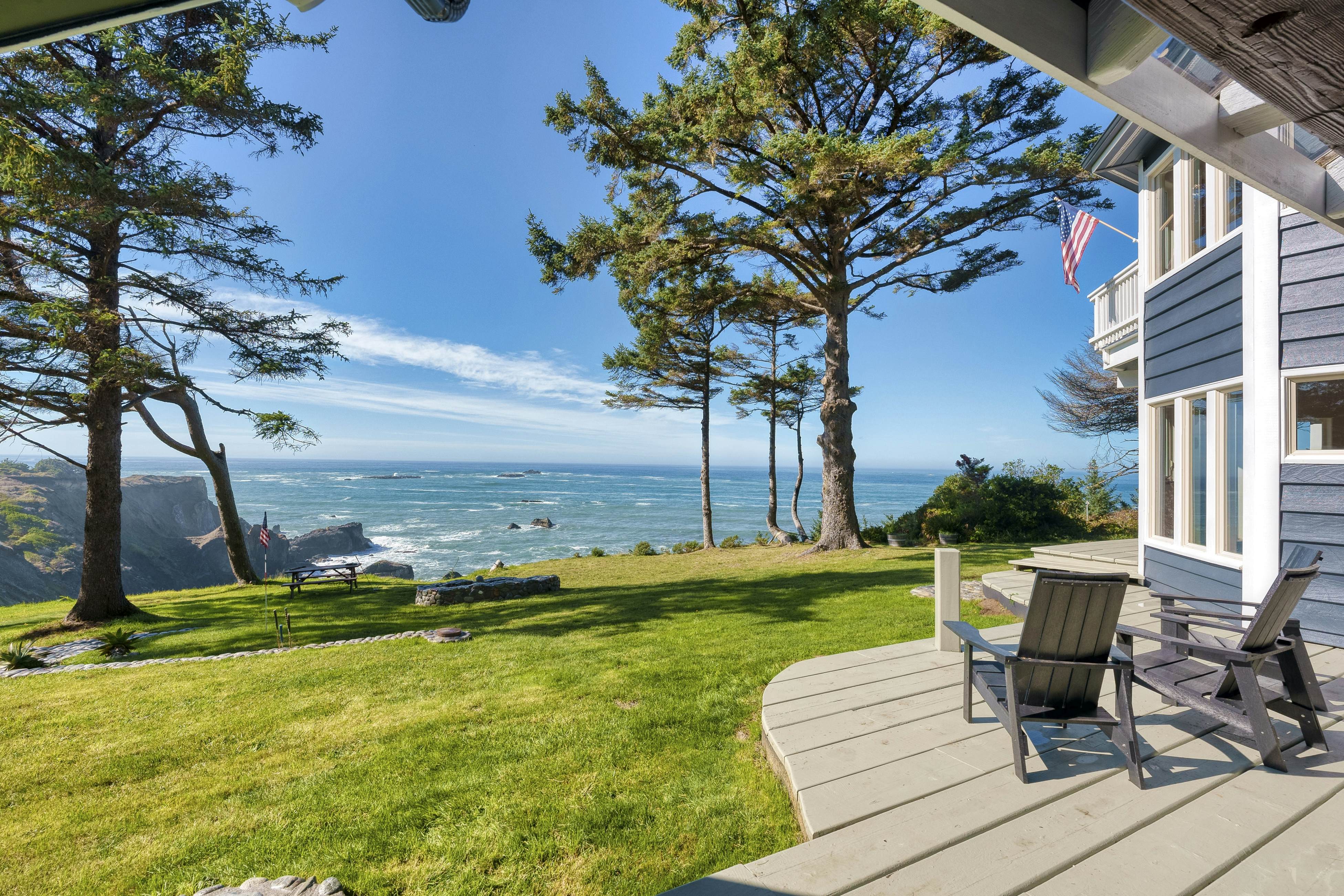 Pirate Cove Retreat -Main Home & Cottage