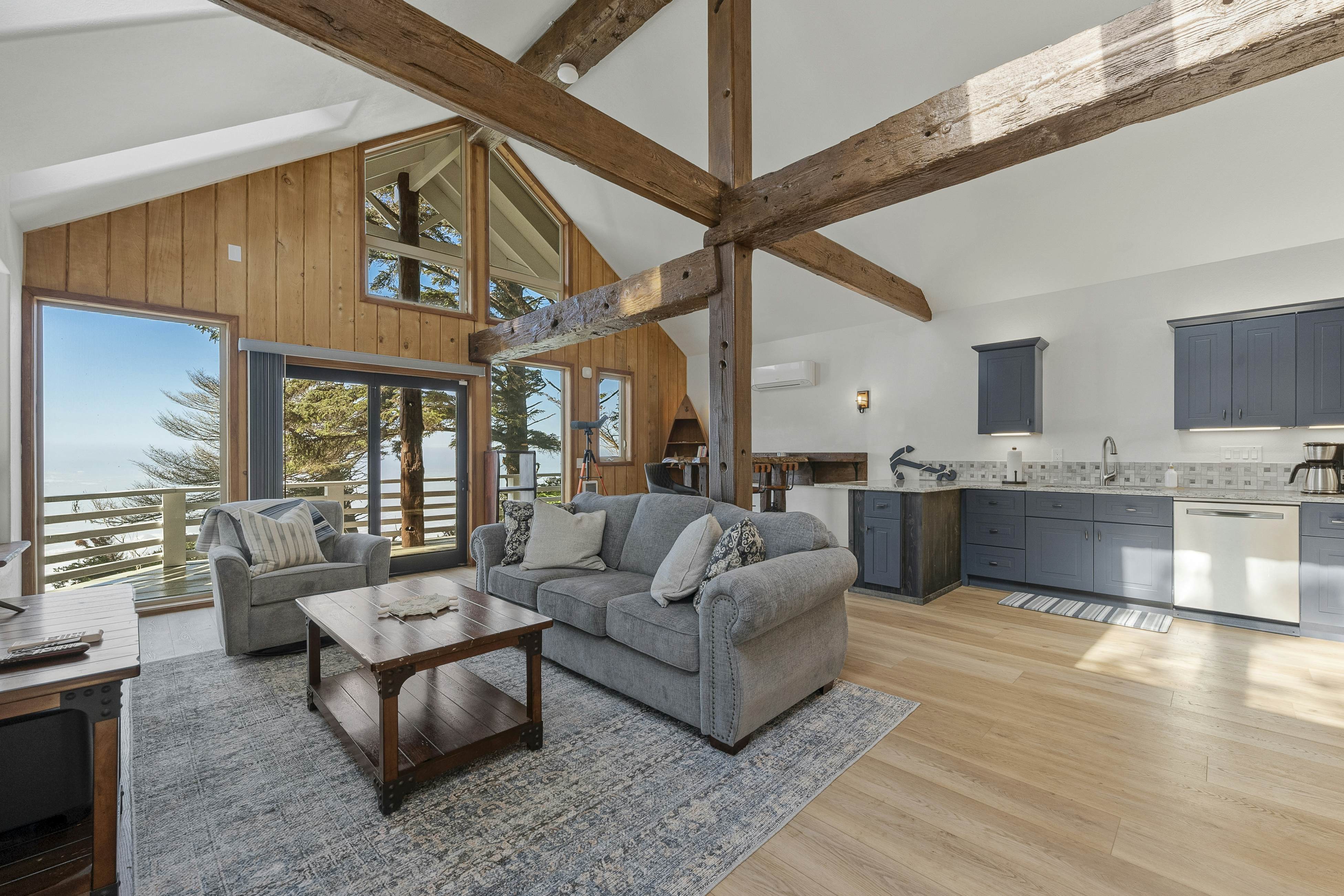 Pirate Cove Retreat -Main Home & Cottage