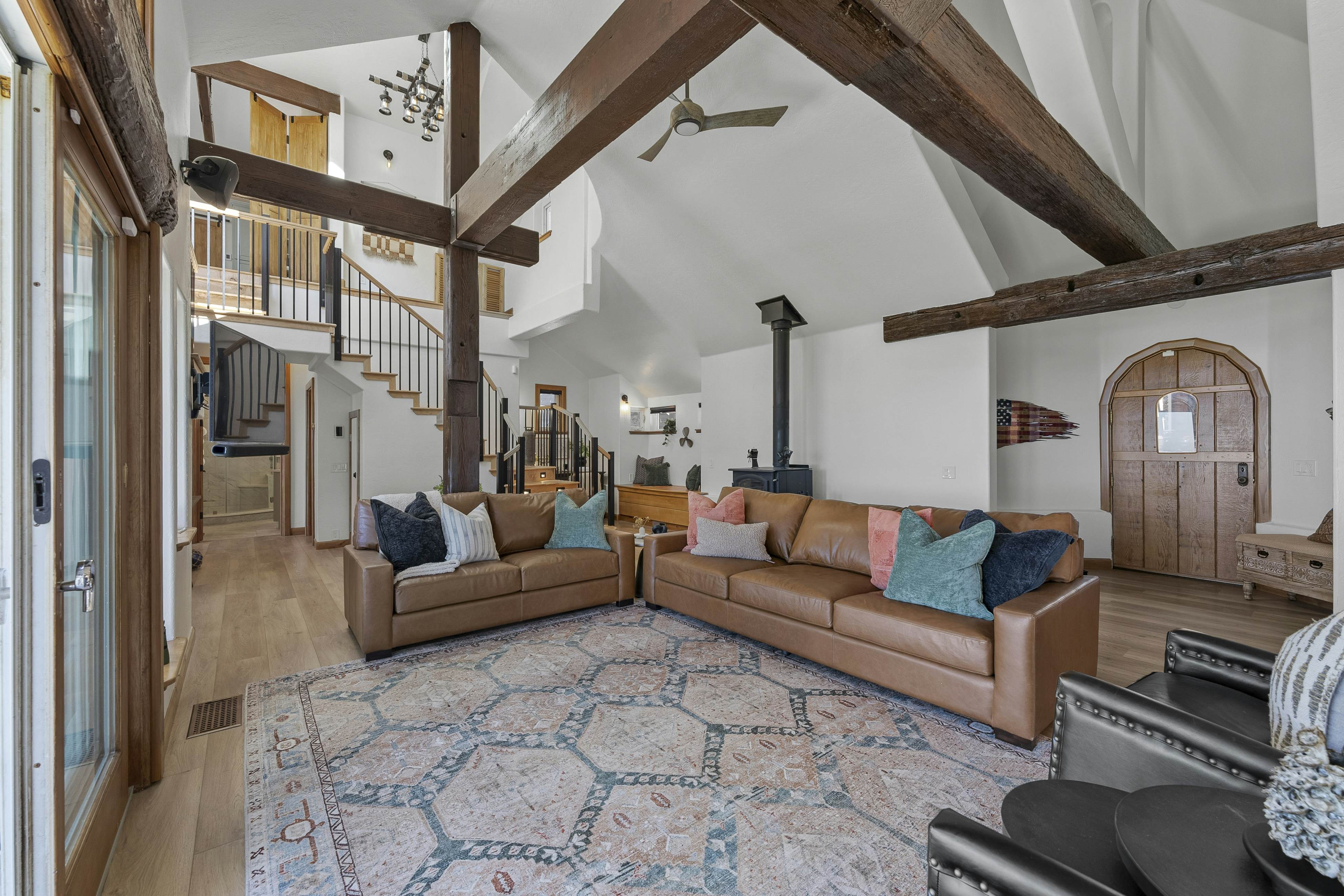 Pirate Cove Retreat -Main Home & Cottage