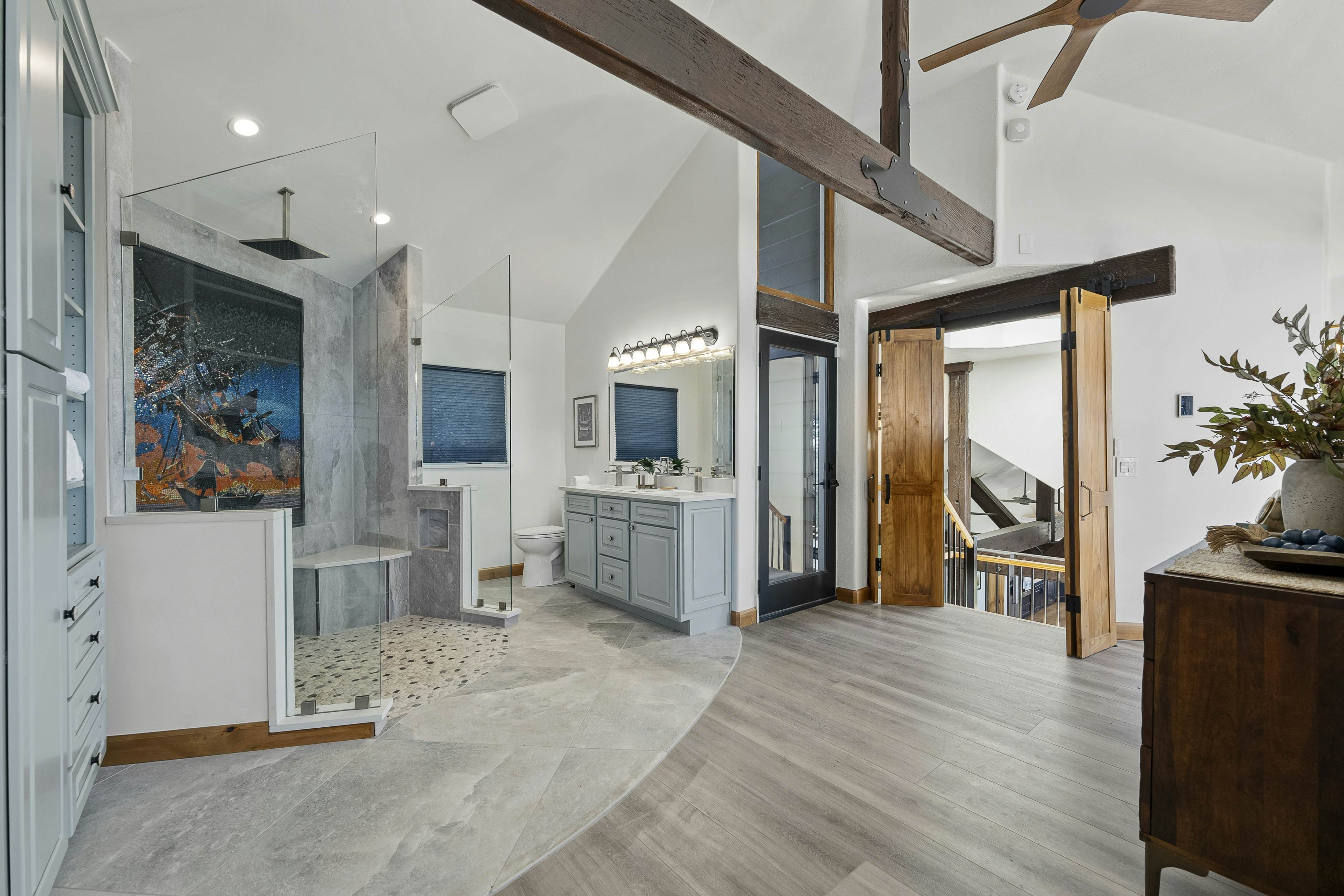 Pirate Cove Retreat -Main Home & Cottage