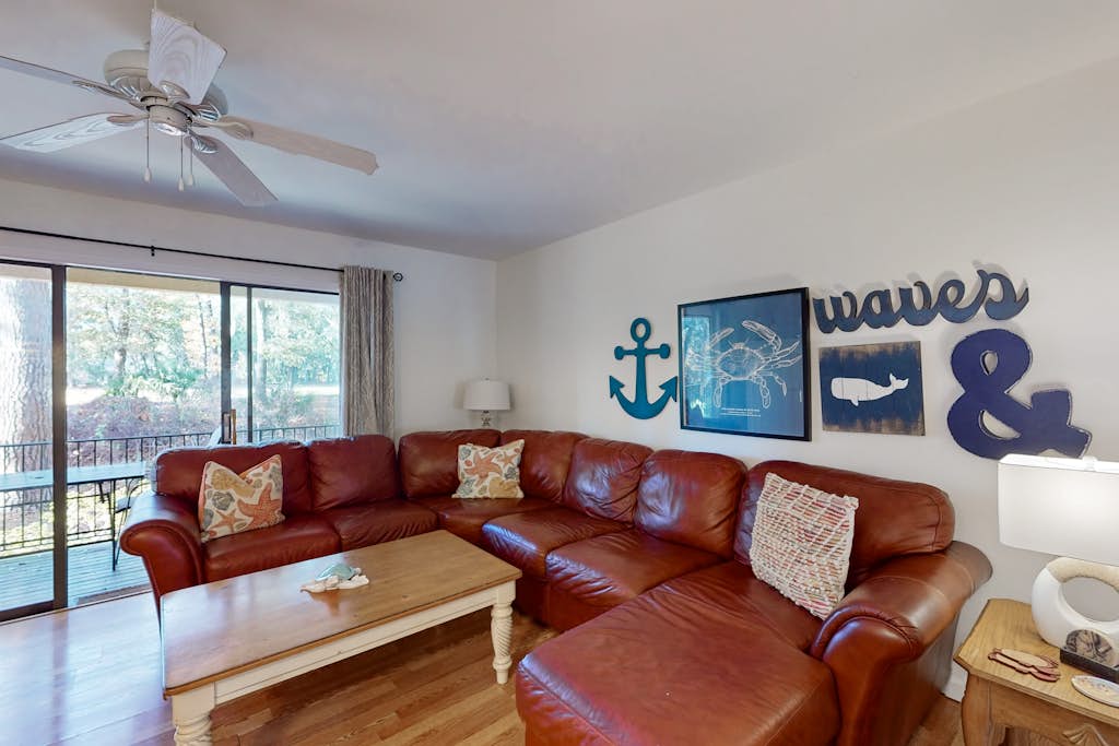 Wonderful vacation condo featuring shared pool & WiFi - close to the beach — Hilton Head, SC — vacation rental
