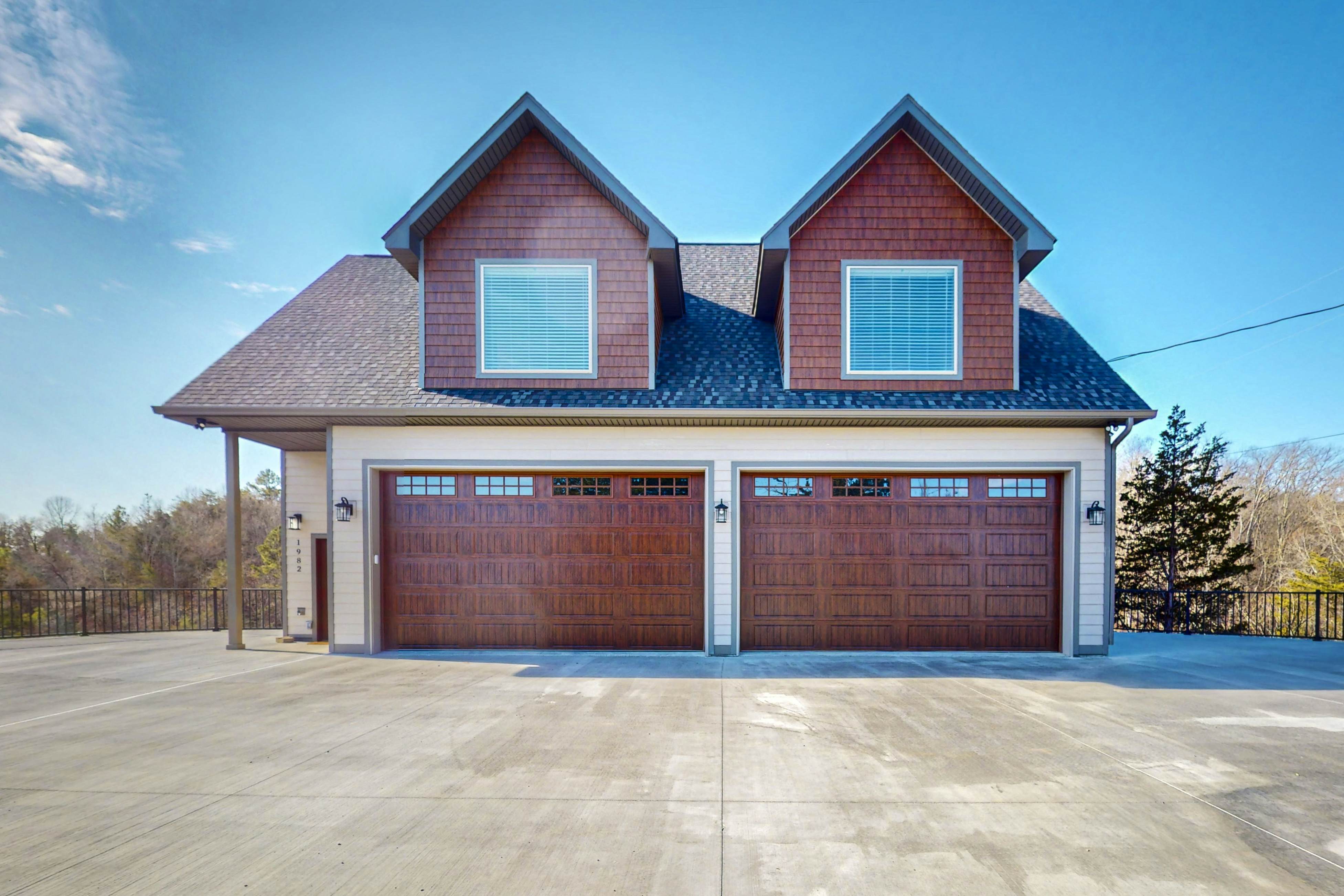 Lake Front Smoky Mountain View