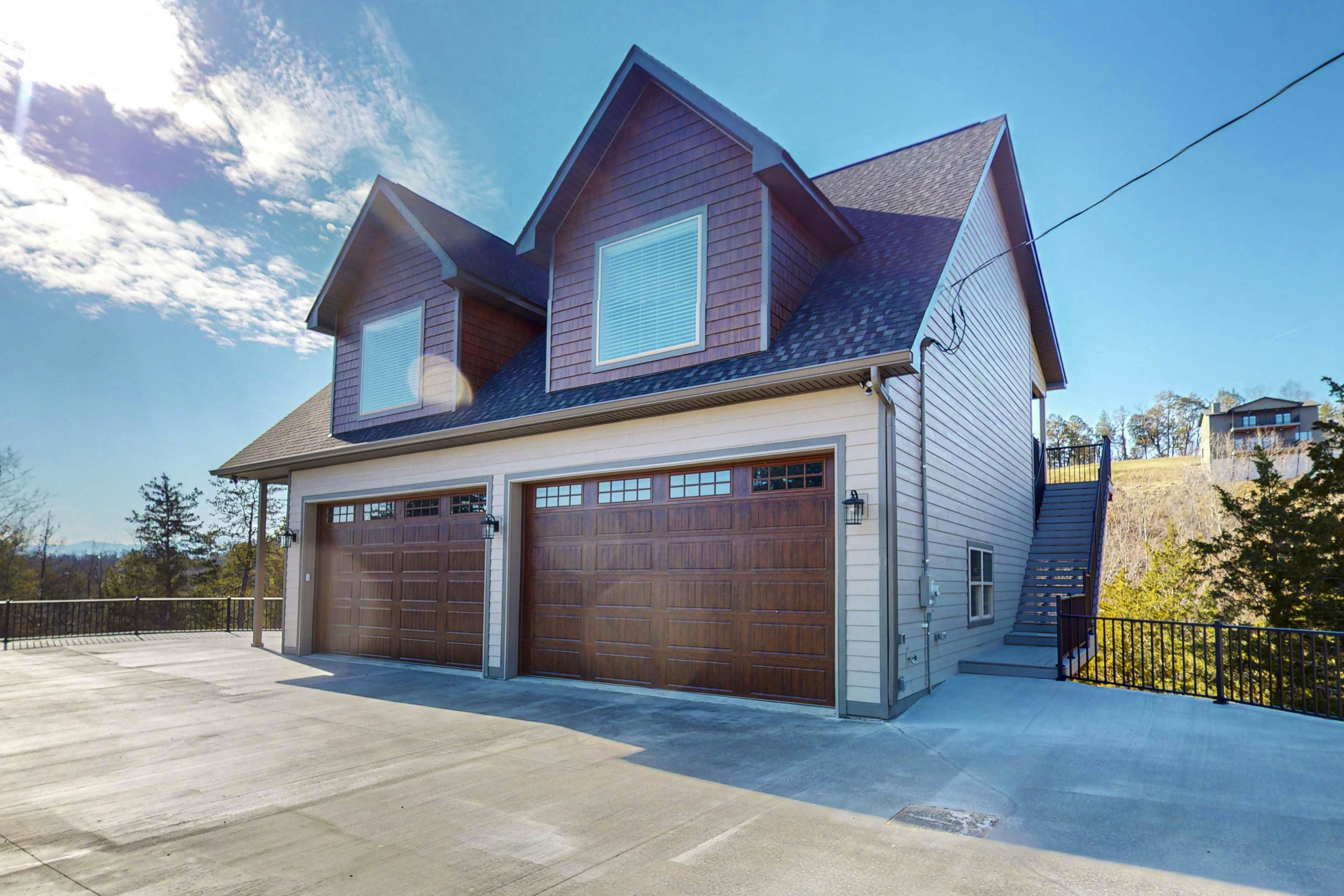 Lake Front Smoky Mountain View