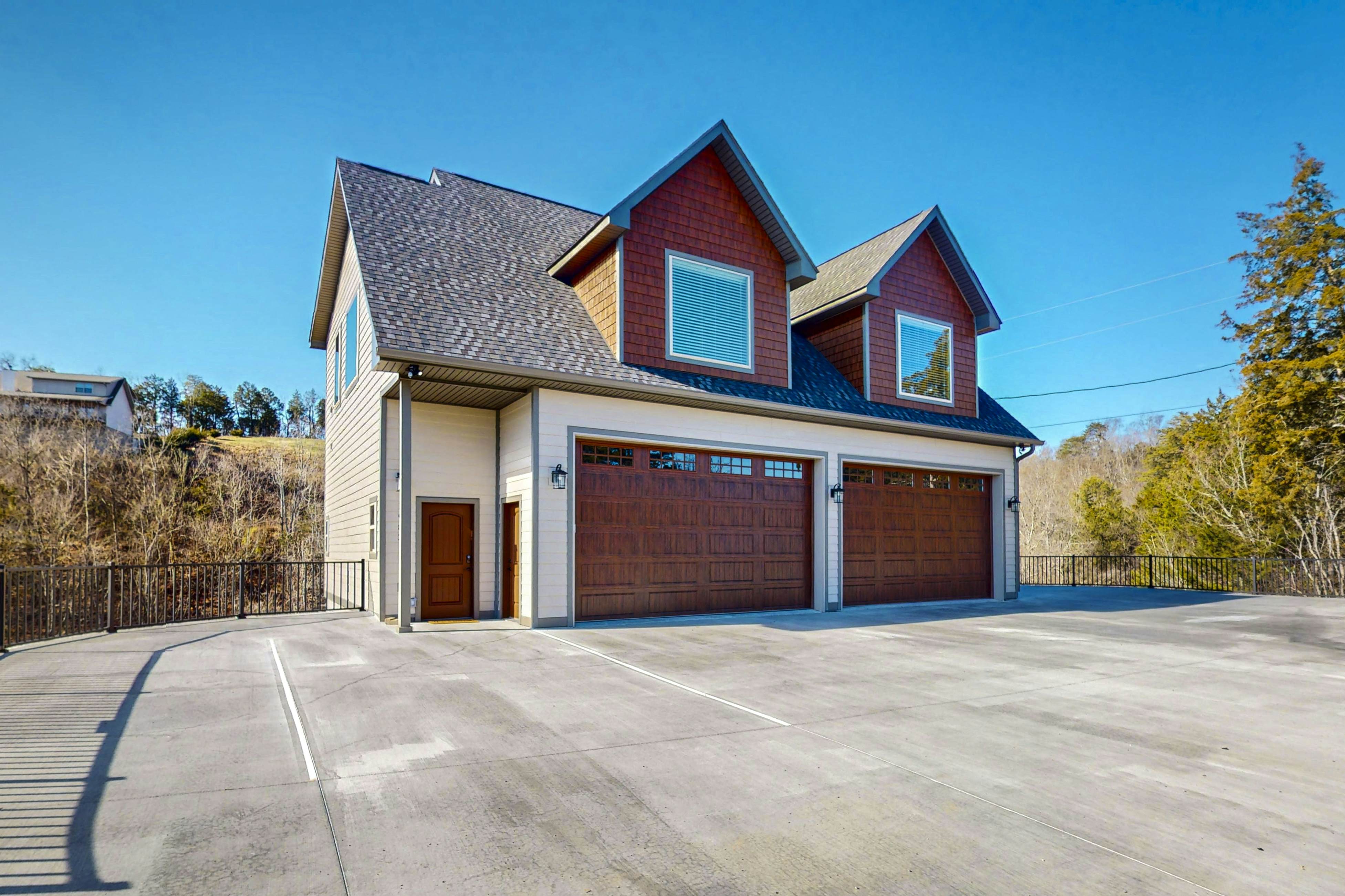 Lake Front Smoky Mountain View