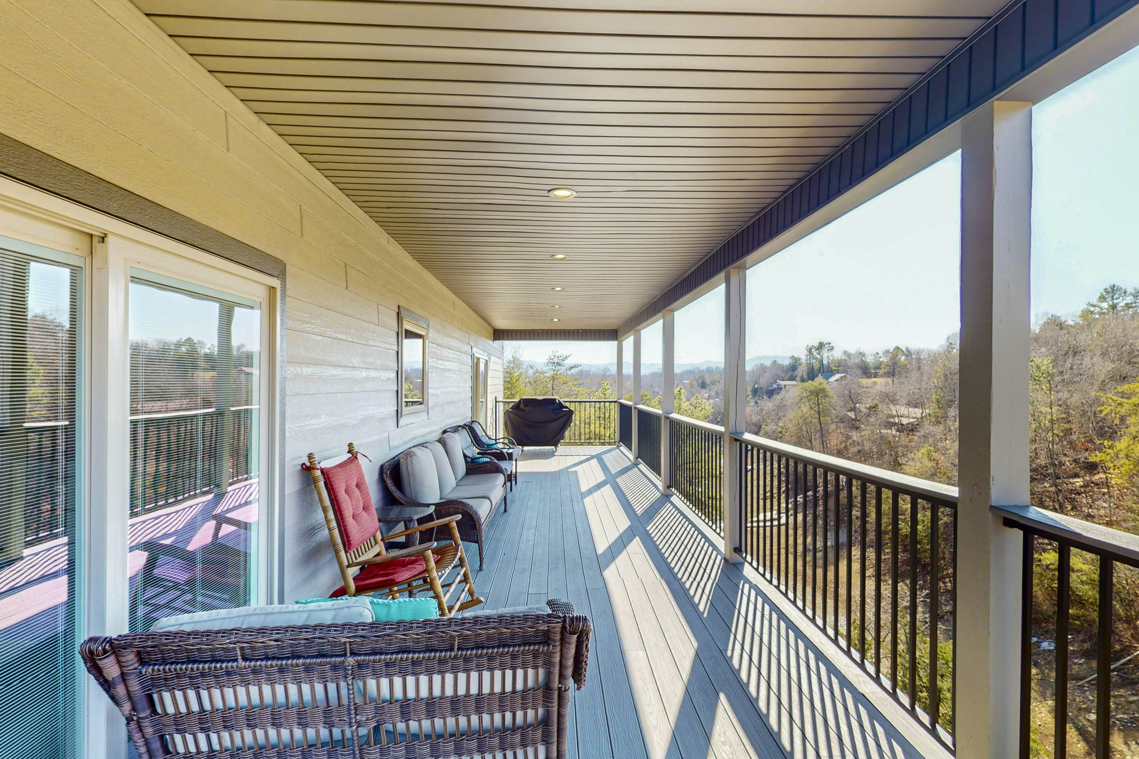 Lake Front Smoky Mountain View