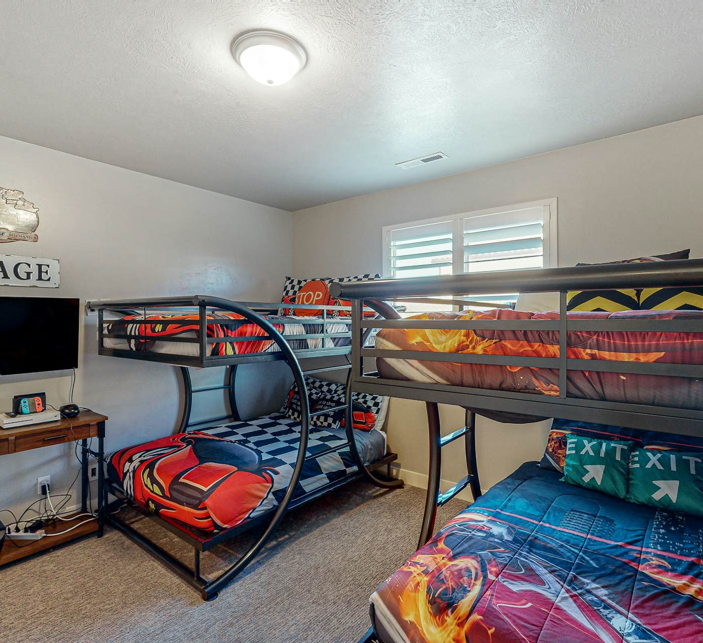 Red Mountain Paradise - Paradise Village #90 | 5 Bed ...