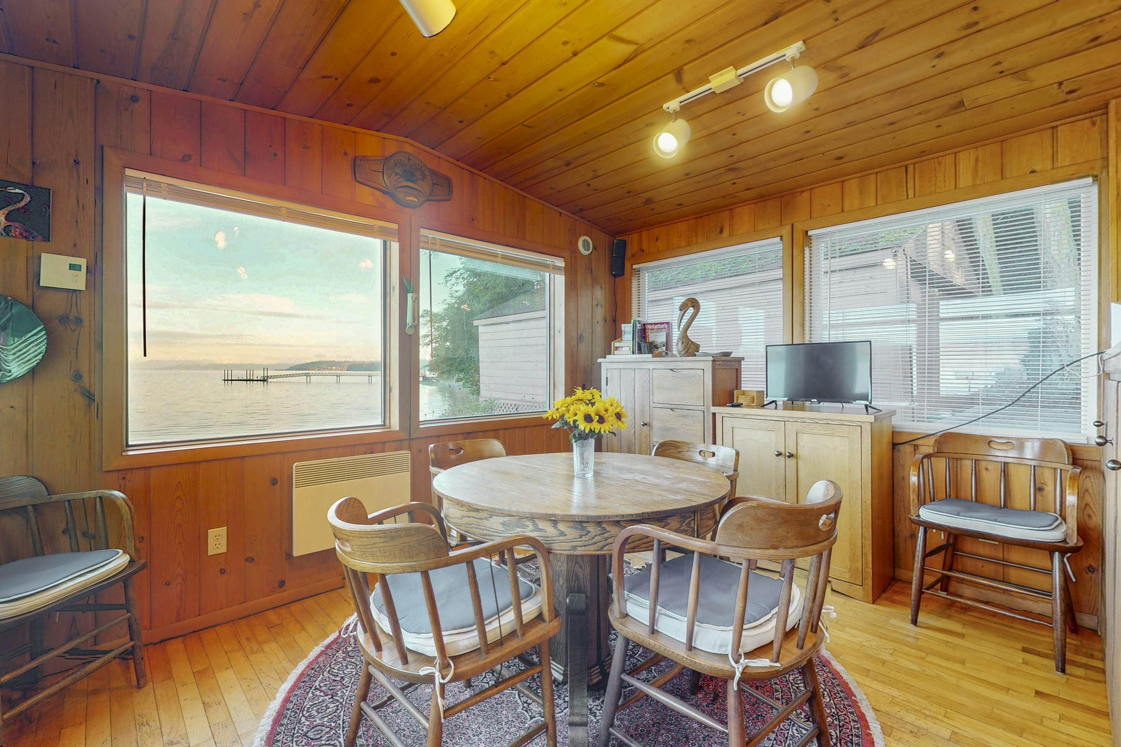 The Cabin At Penn Cove