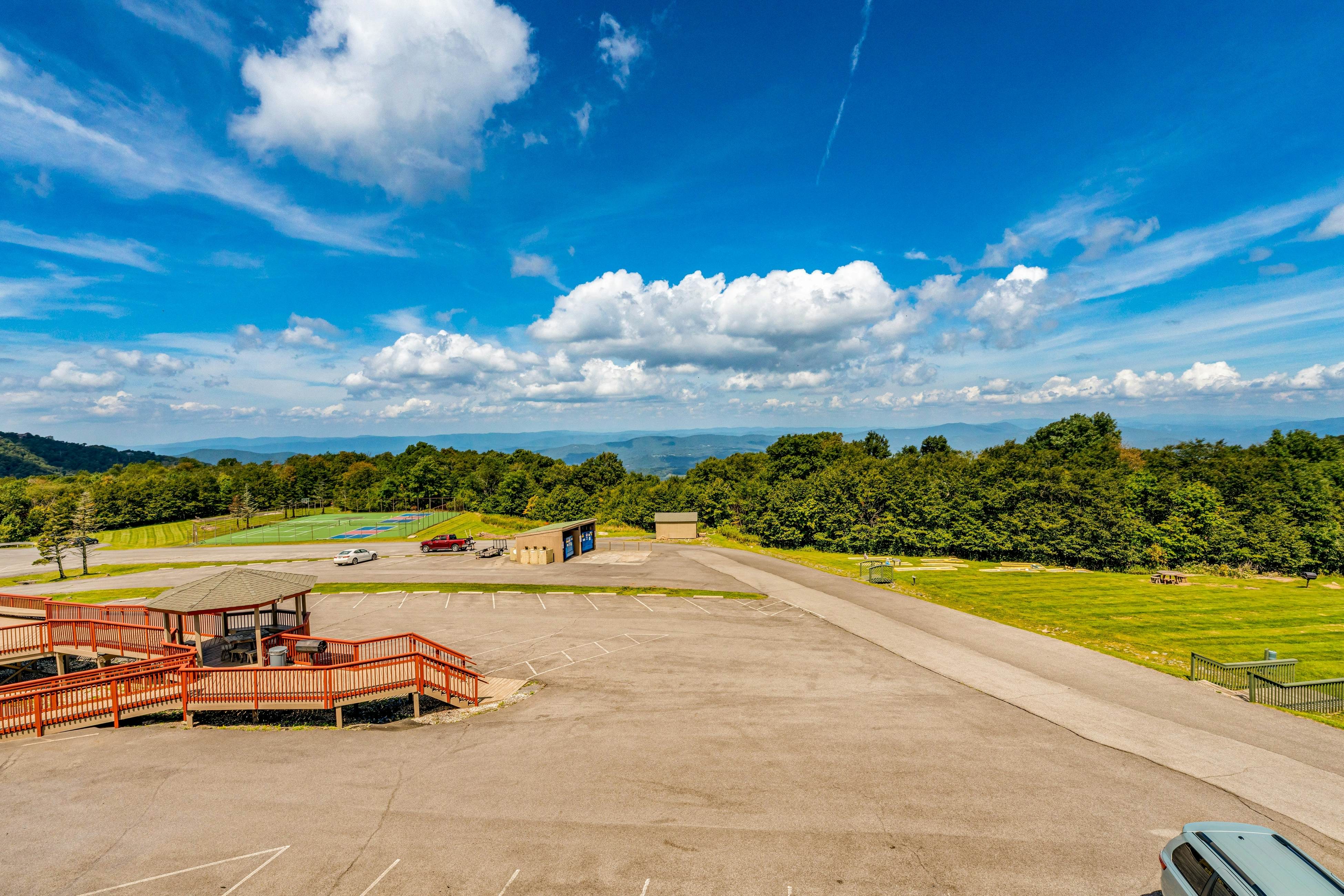 The Pinnacle Inn 3318