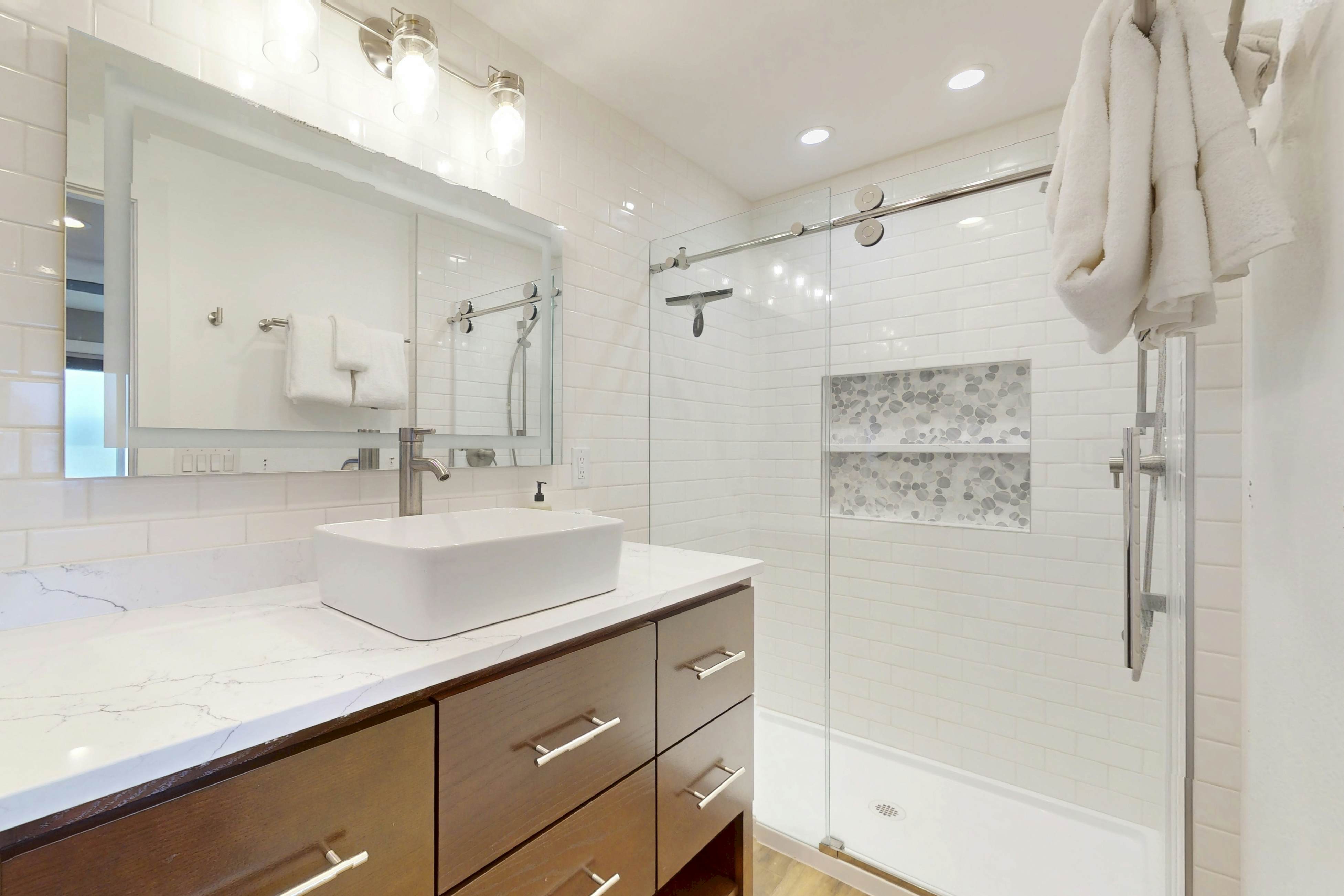 Tyee Shoreline Retreat A