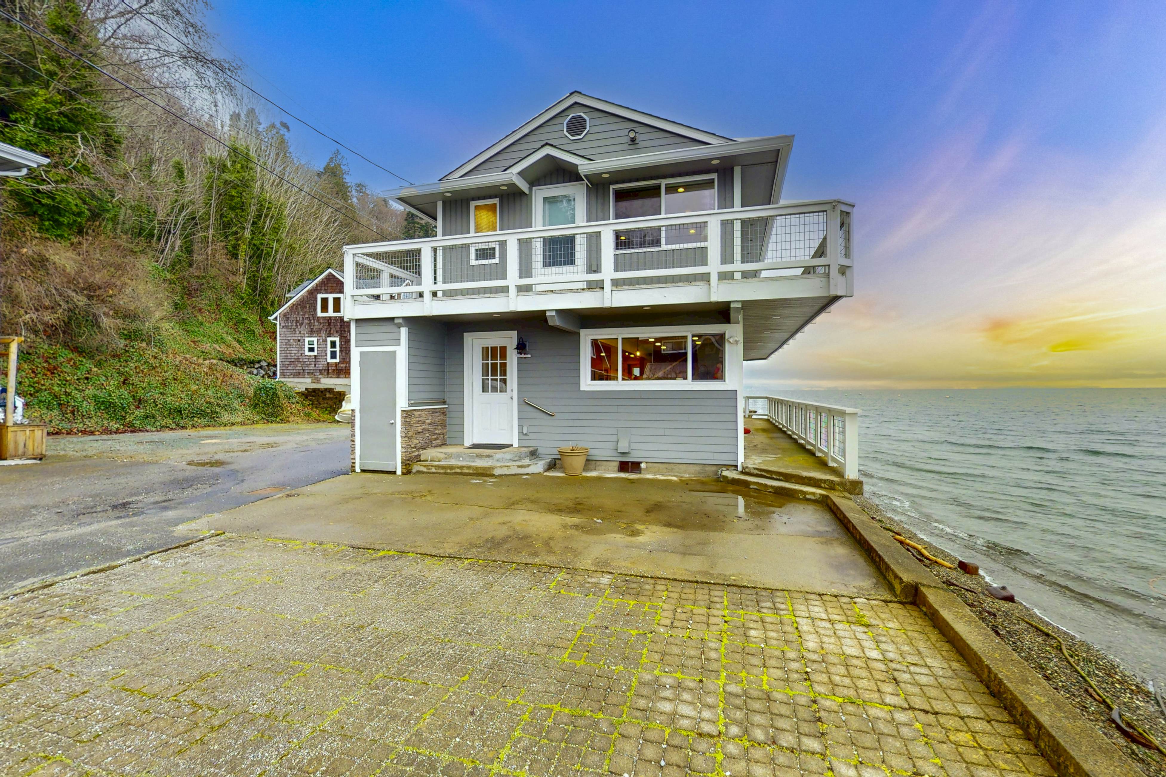 Tyee Shoreline Retreat A