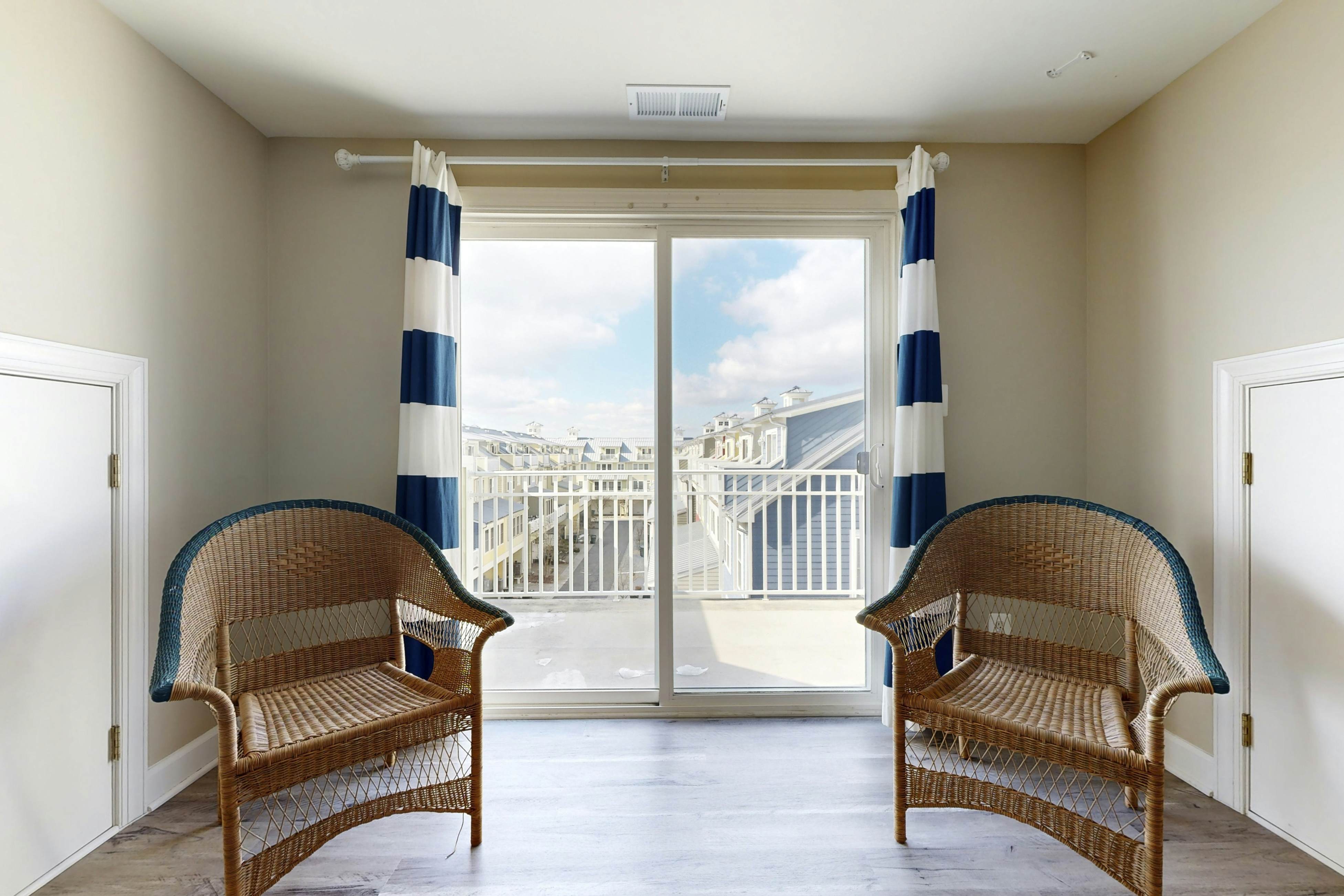 Sunset Island - 7 Fountain