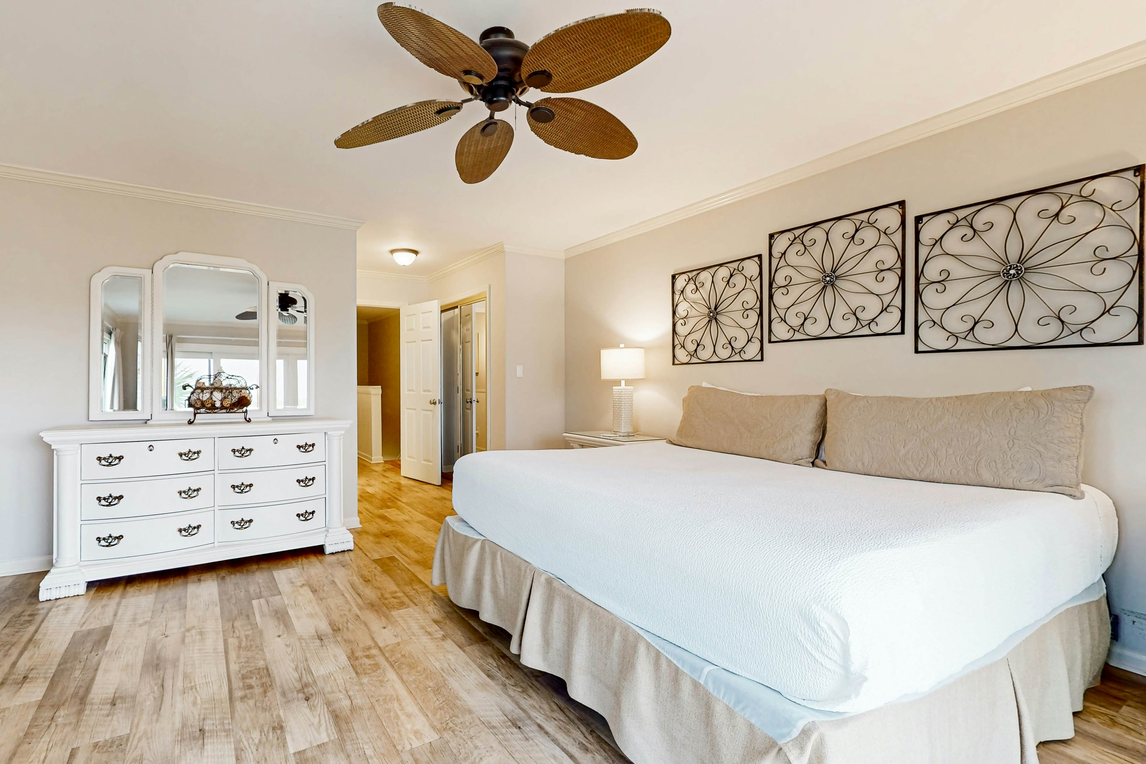 Seascape Lakefront Villas 232