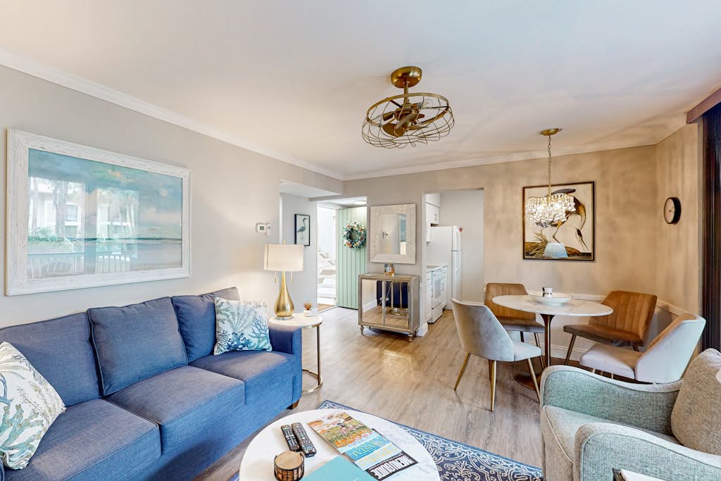 Charming condo near Coligny Beach Plaza + private beach access — Hilton Head, SC — vacation rental