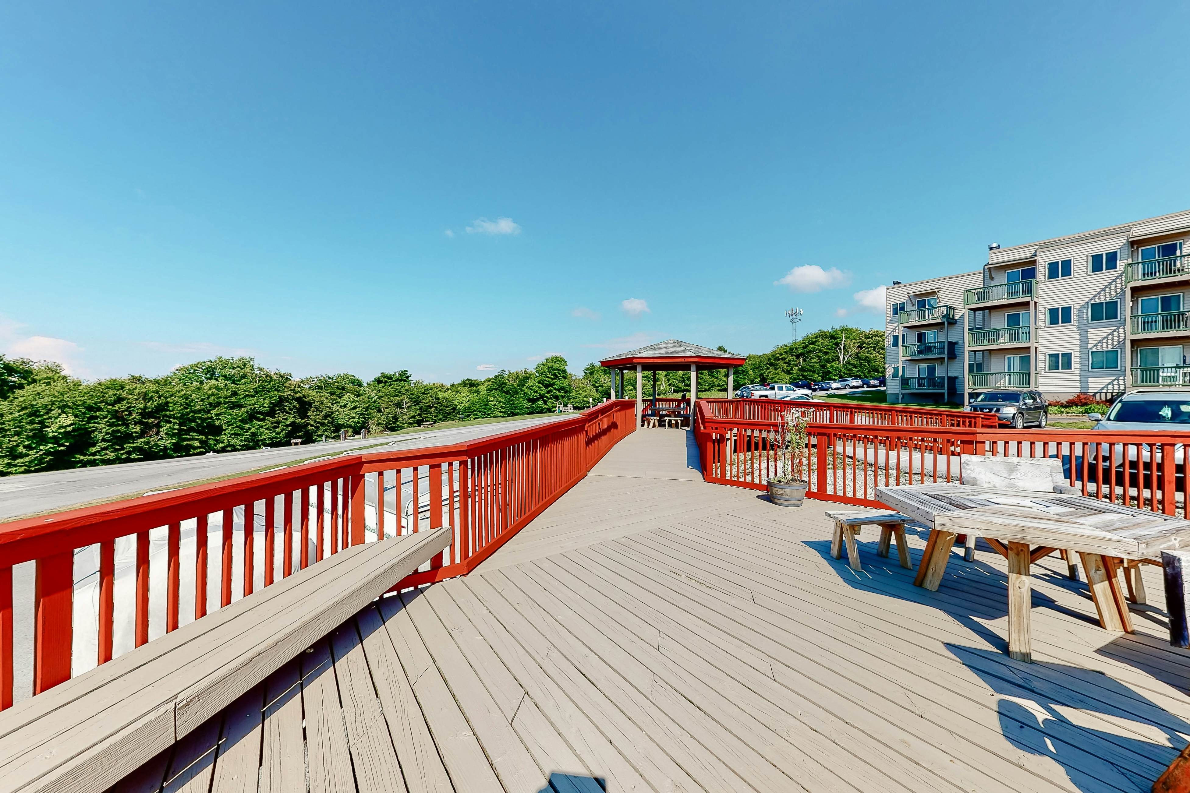 The Pinnacle Inn 3318