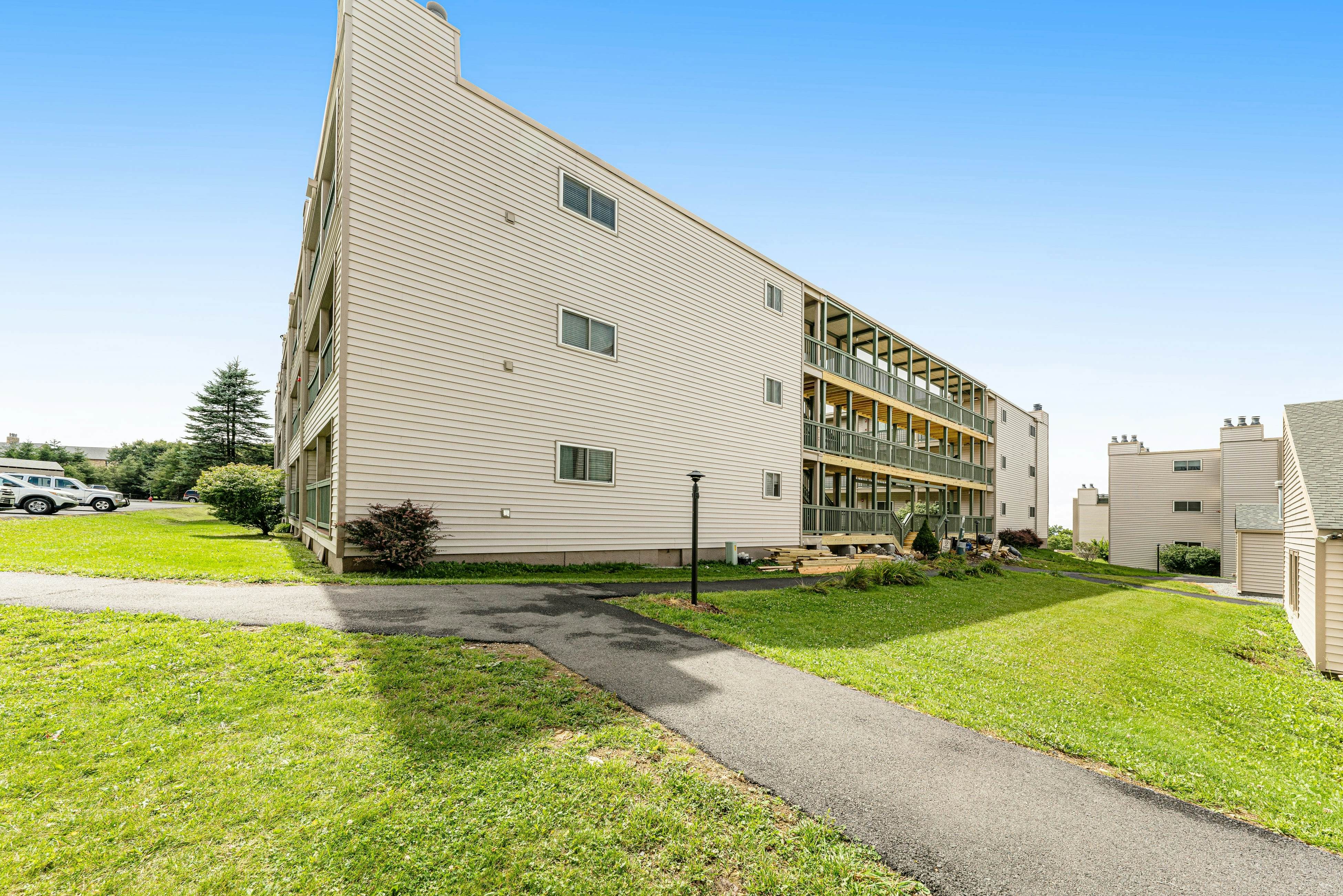 The Pinnacle Inn 3318