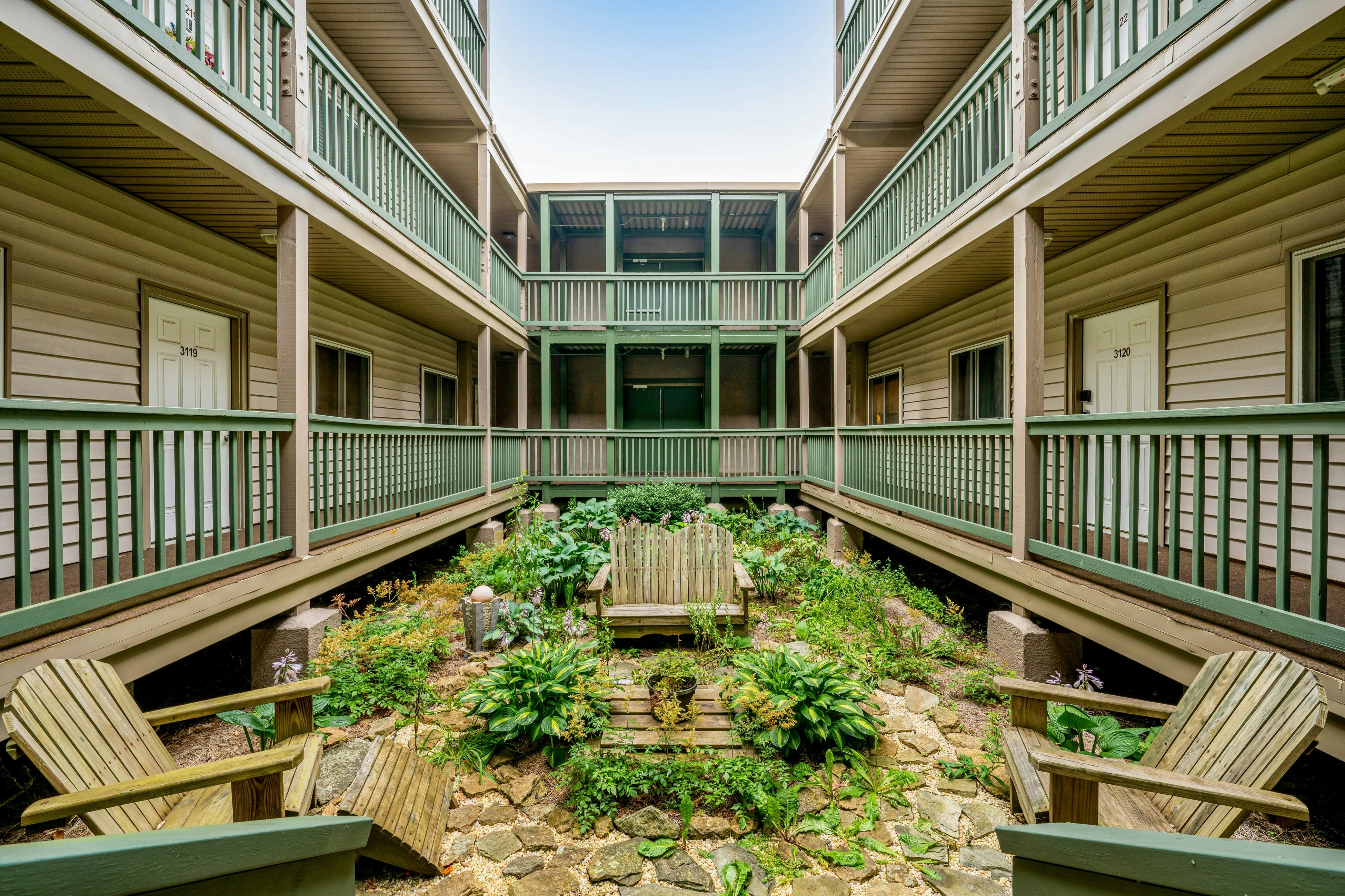 The Pinnacle Inn 3318