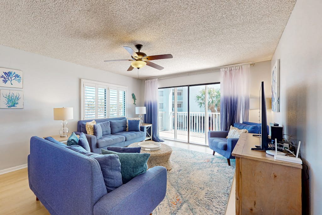 Corner beach condo with Gulf views beachside Pool and Hot tub — Indian Shores, FL — vacation rental