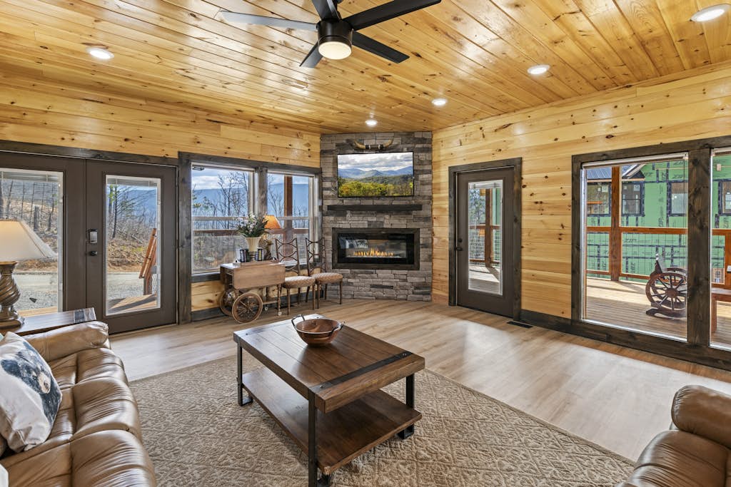 Luxury Retreat, Indoor Pool, Hot Tub, Theater, Games — Sevierville, TN — vacation rental