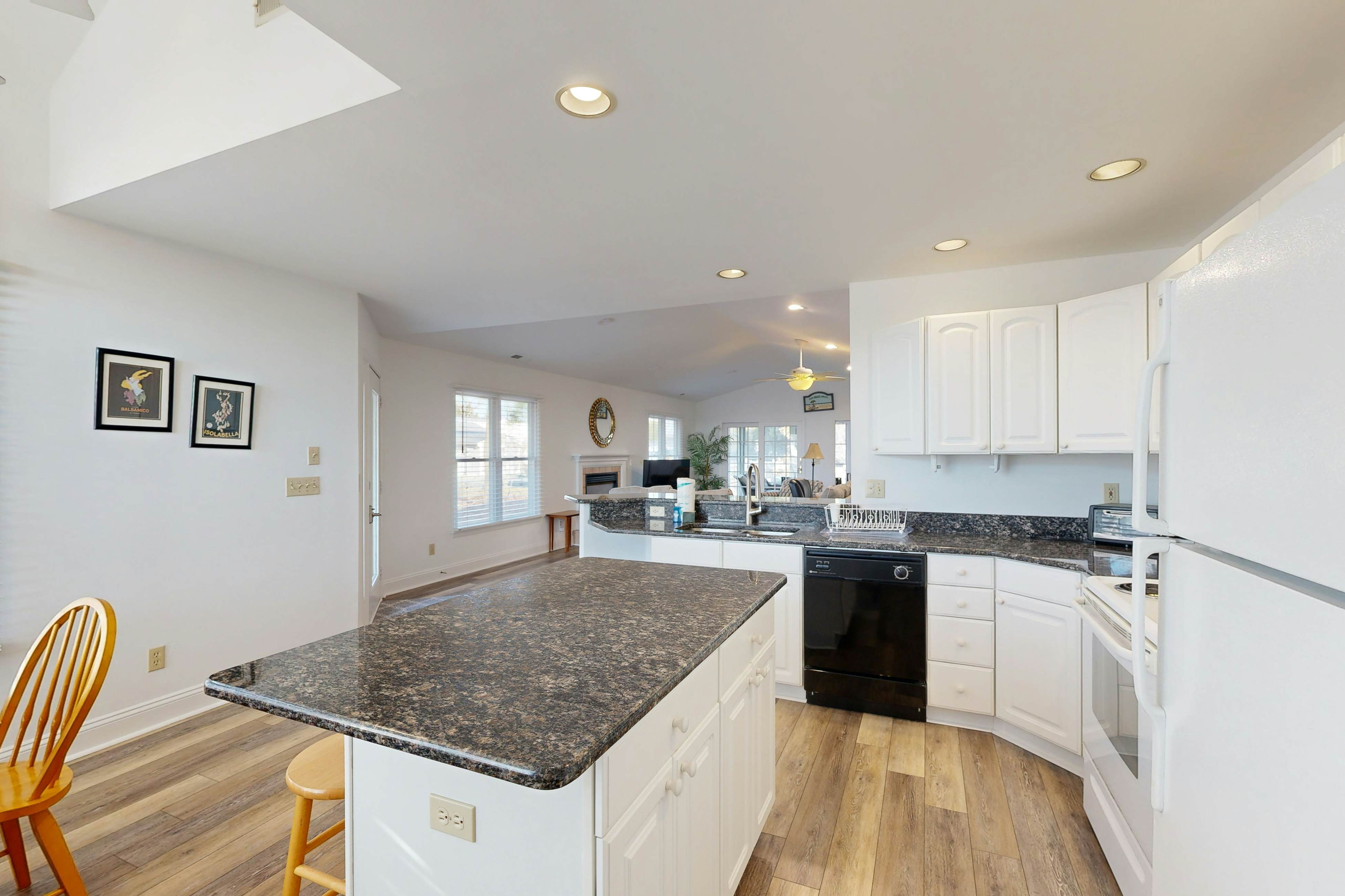 Salt Pond - 1 Heron Ct