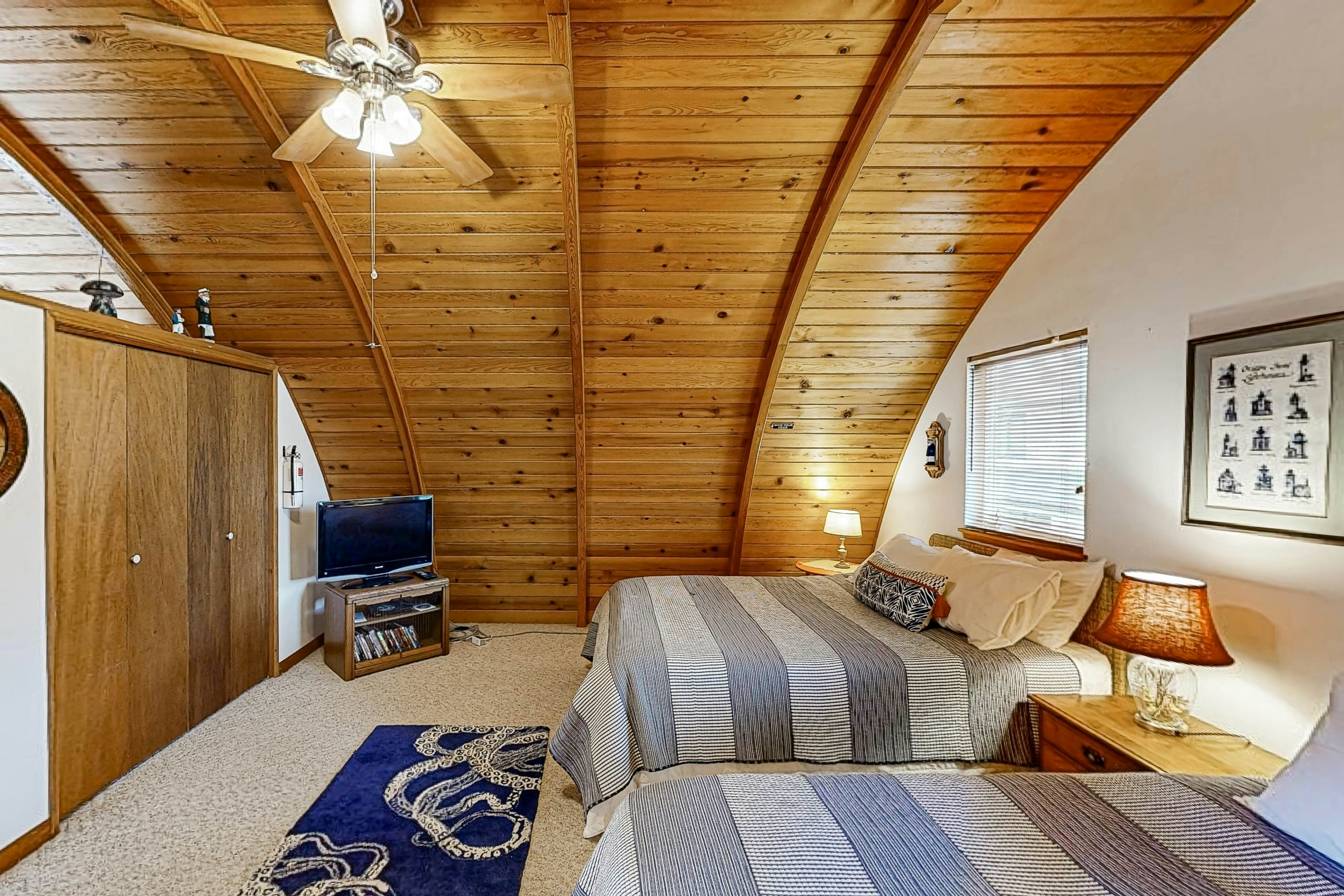 Hallie Hideaway - MCA 329