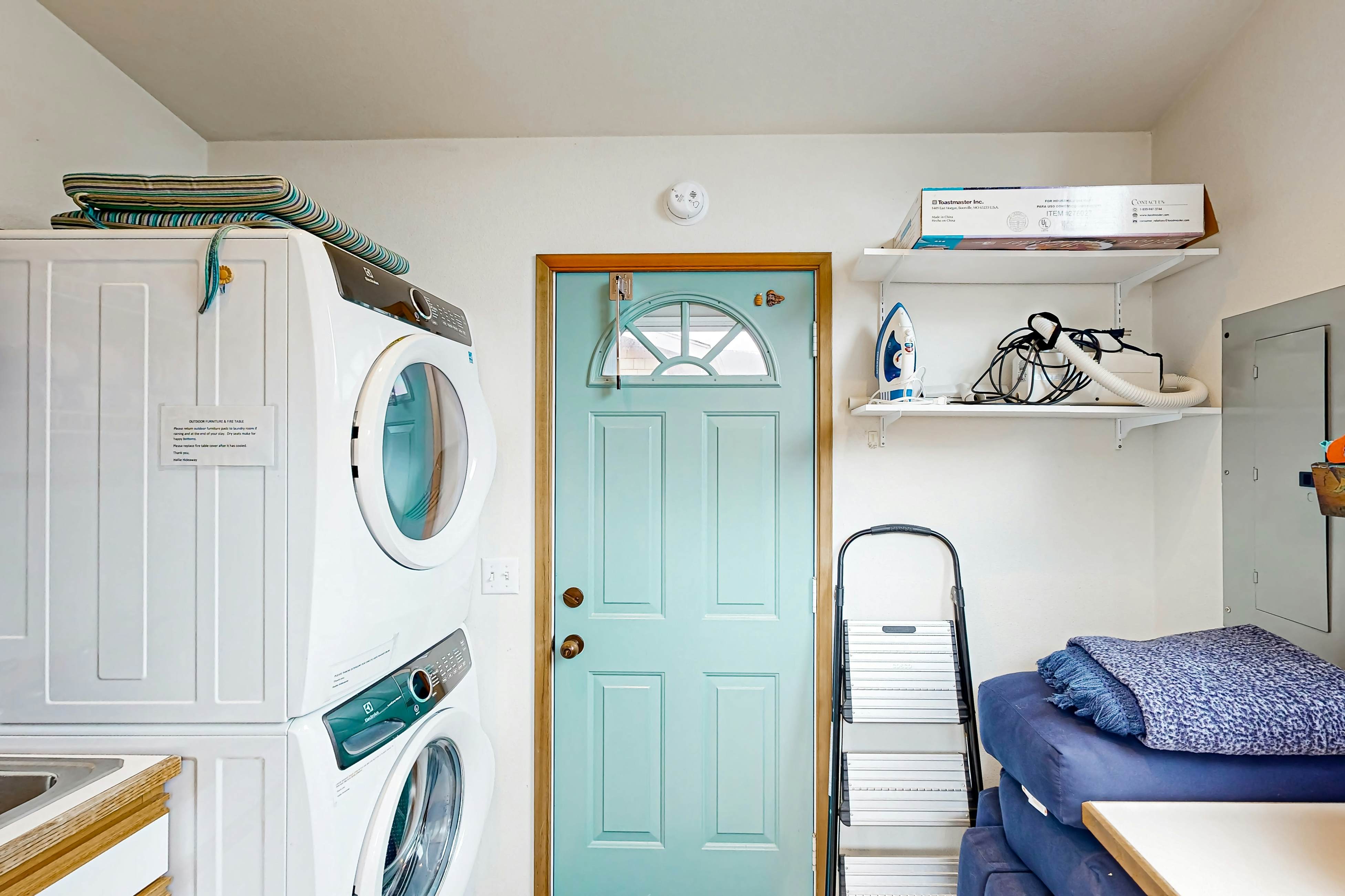 Hallie Hideaway - MCA 329