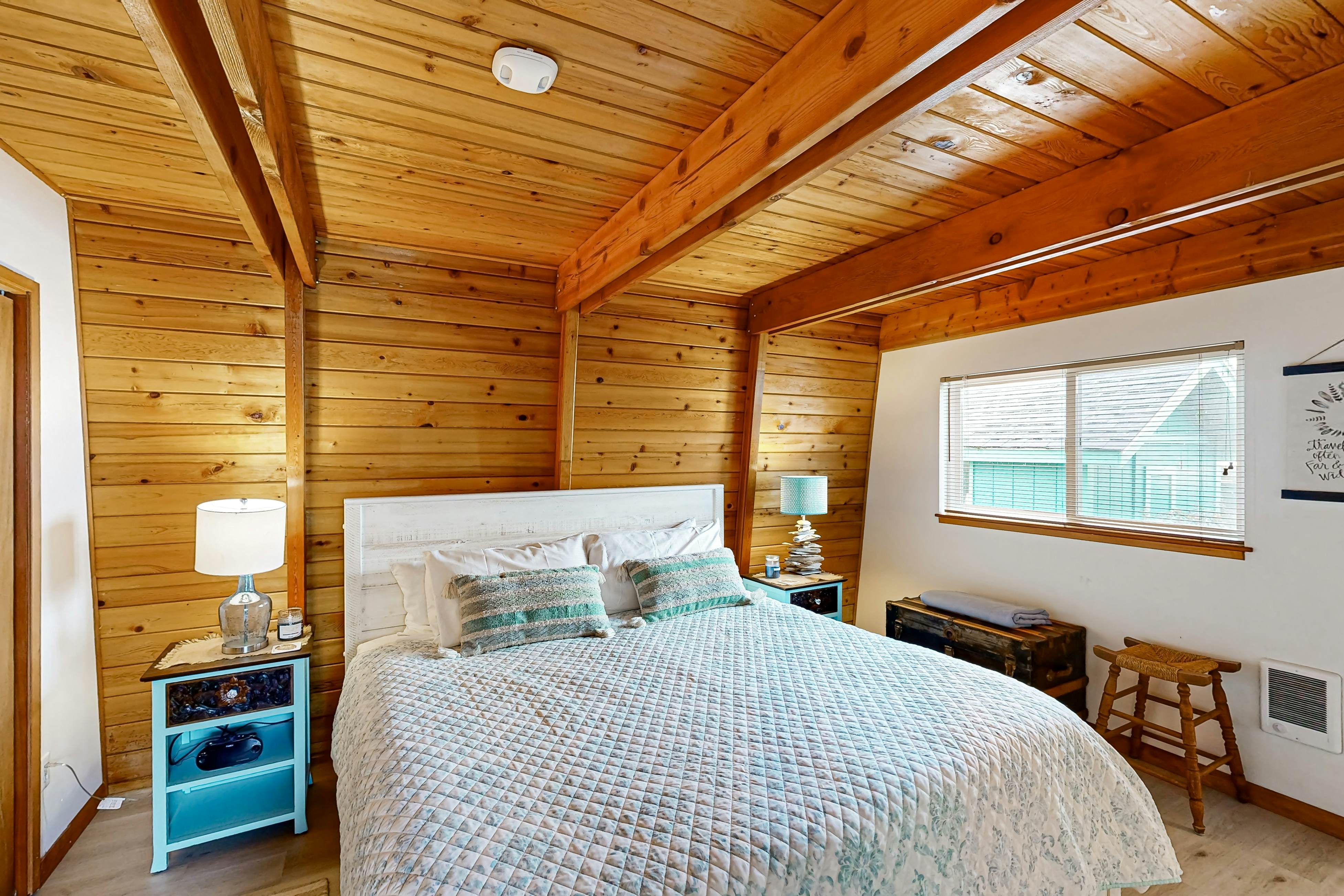 Hallie Hideaway - MCA 329