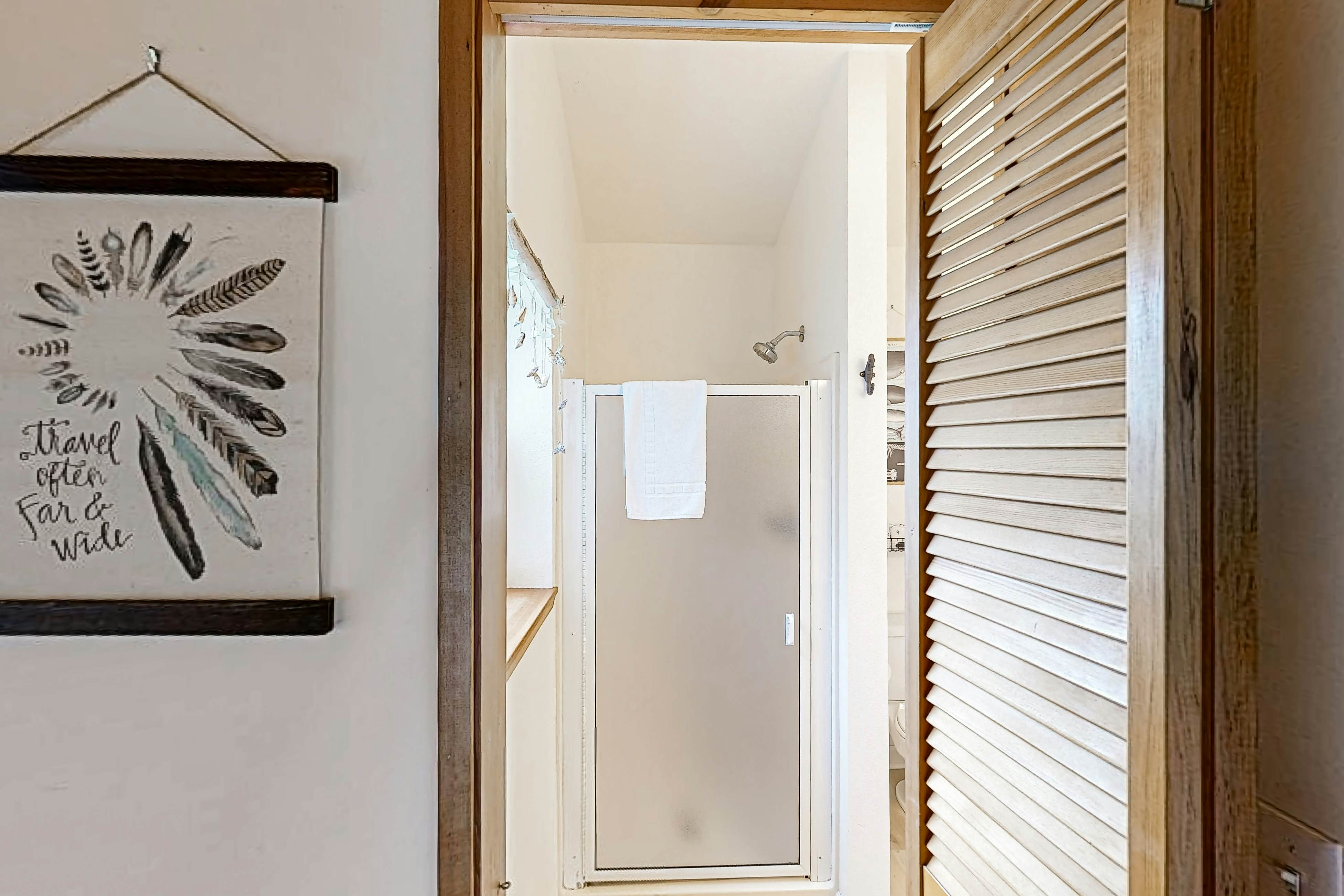 Hallie Hideaway - MCA 329