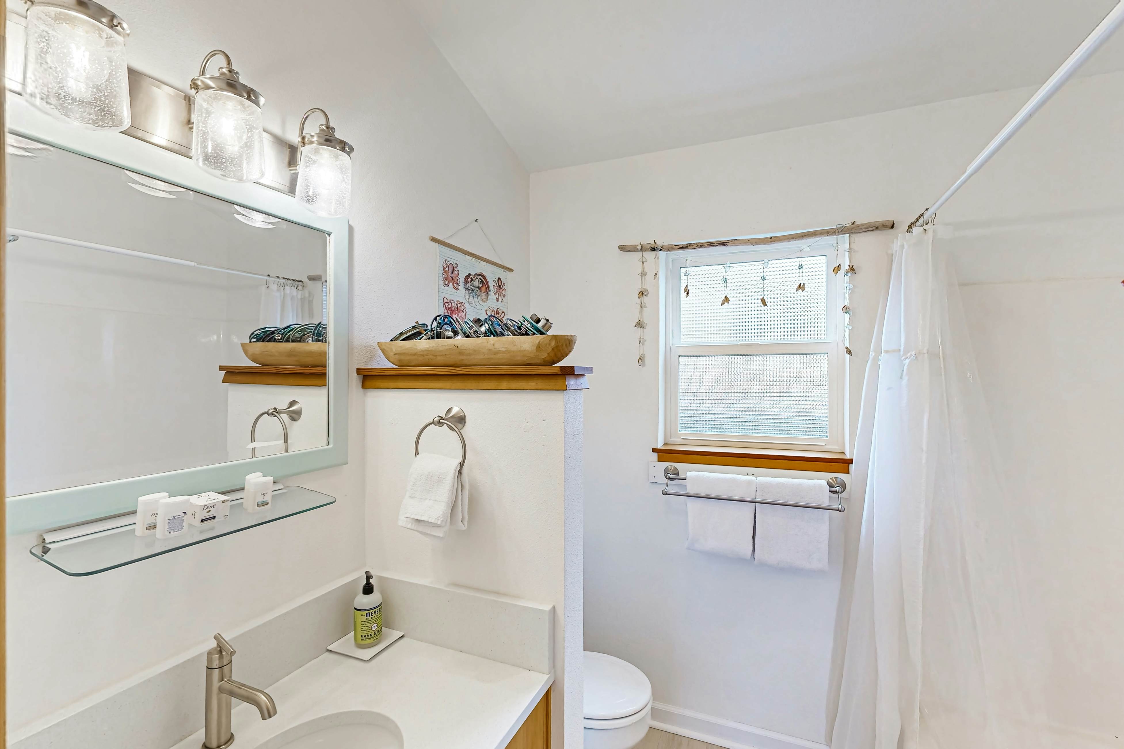 Hallie Hideaway - MCA 329