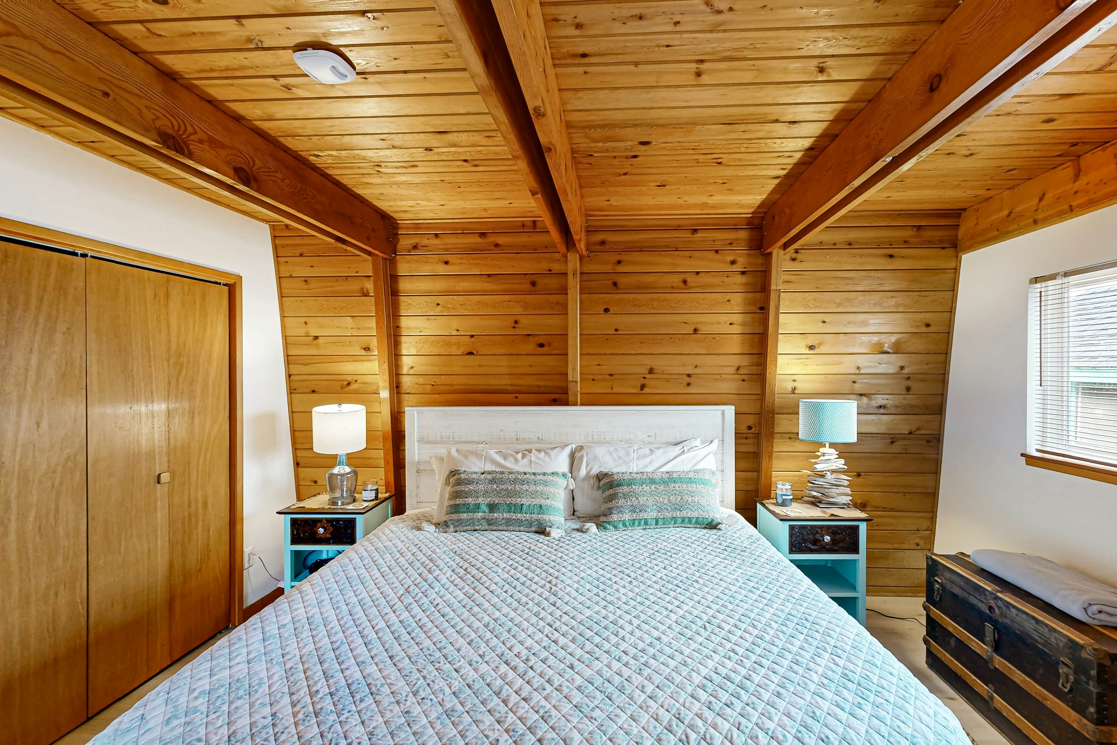 Hallie Hideaway - MCA 329