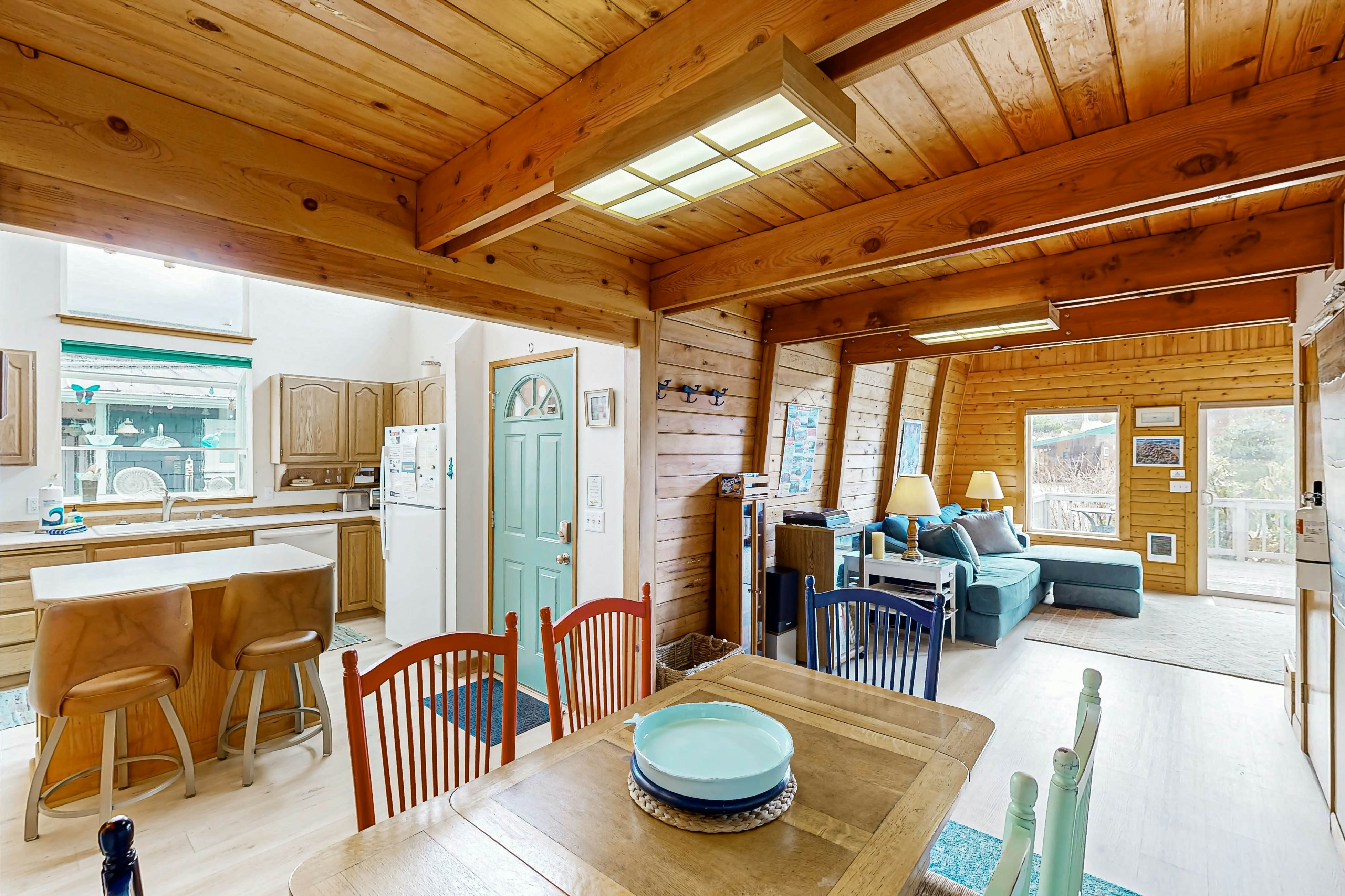 Hallie Hideaway - MCA 329