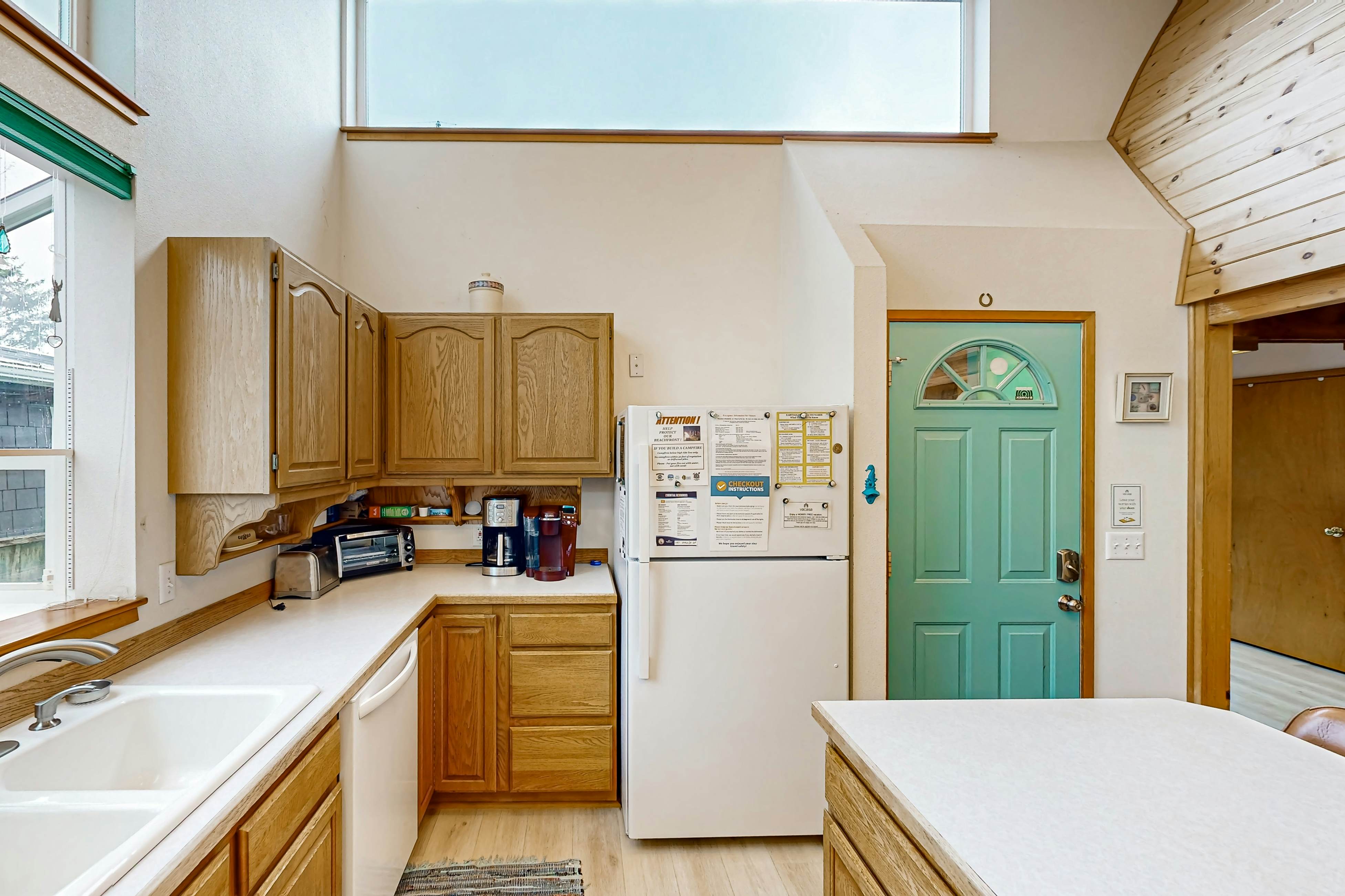 Hallie Hideaway - MCA 329