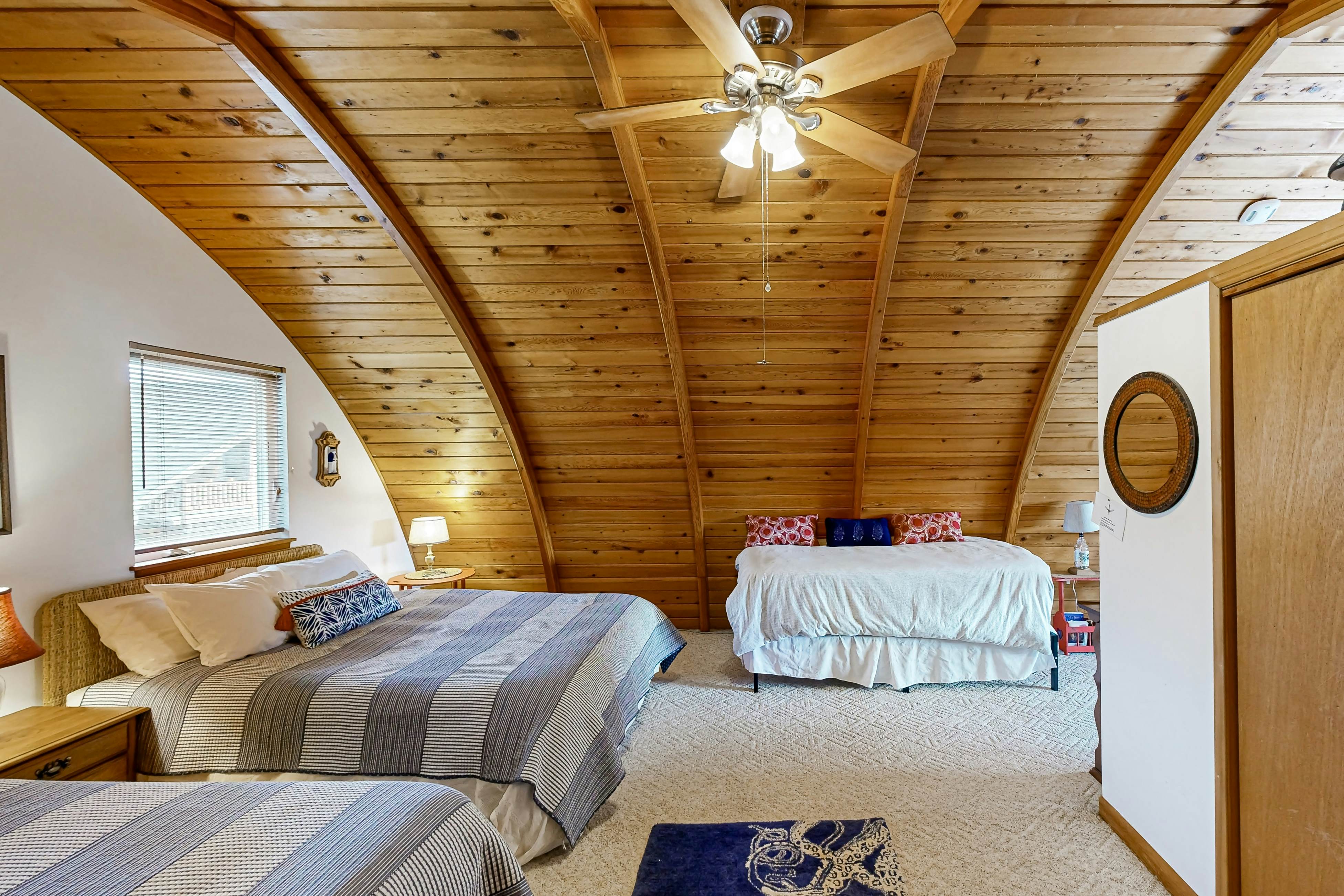 Hallie Hideaway - MCA 329