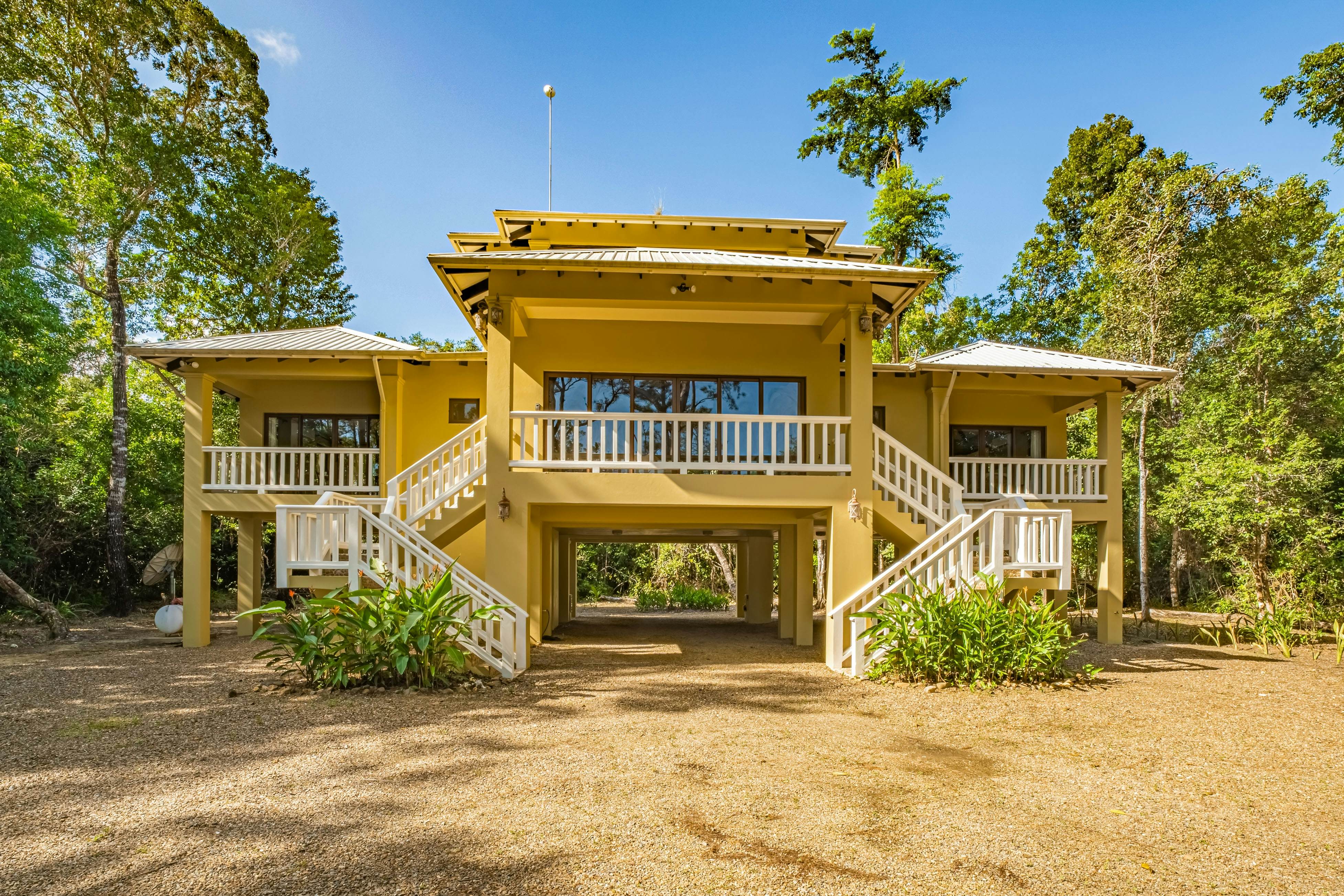 Treehouse at Sanctuary Belize