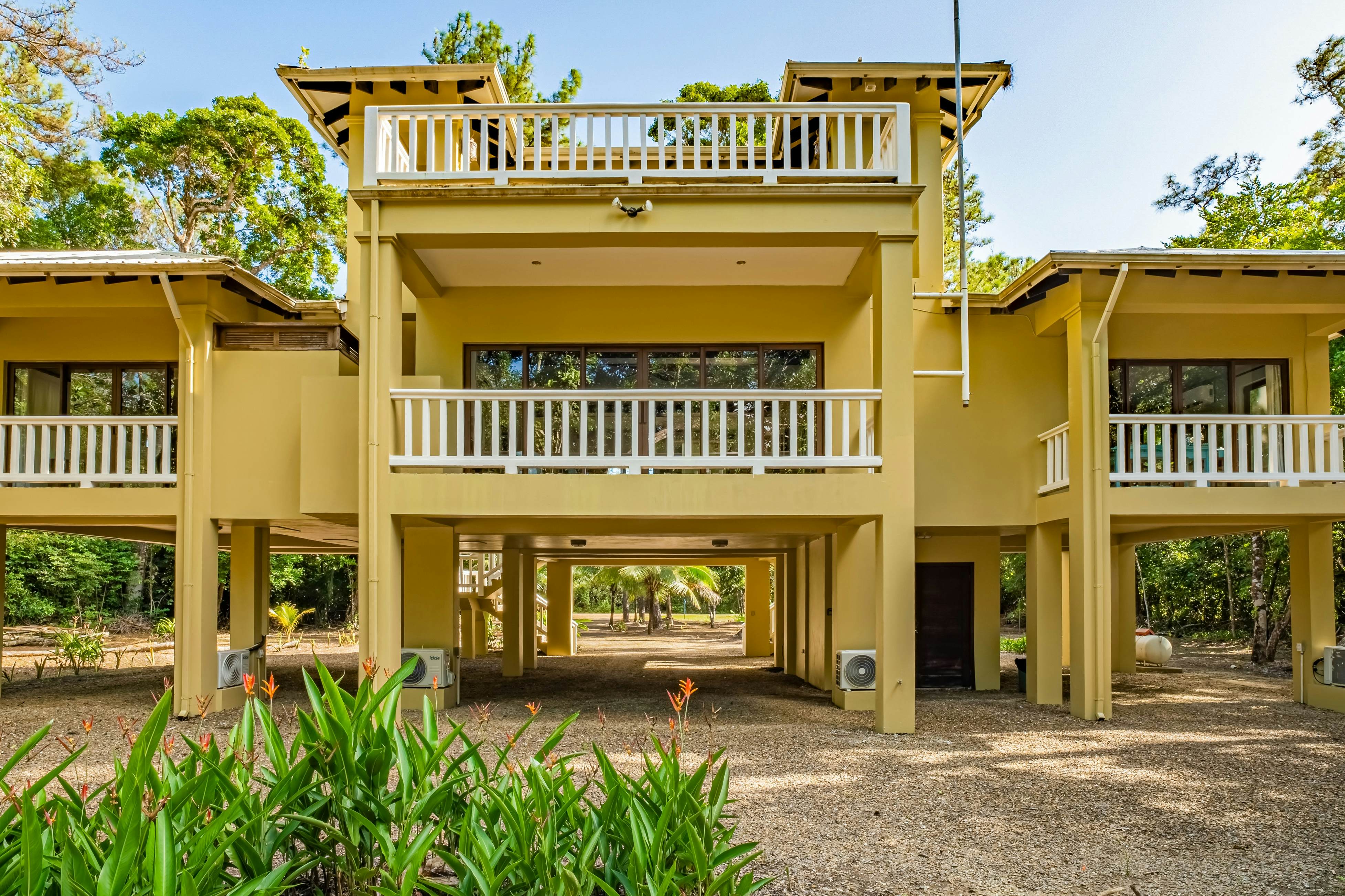 Treehouse at Sanctuary Belize