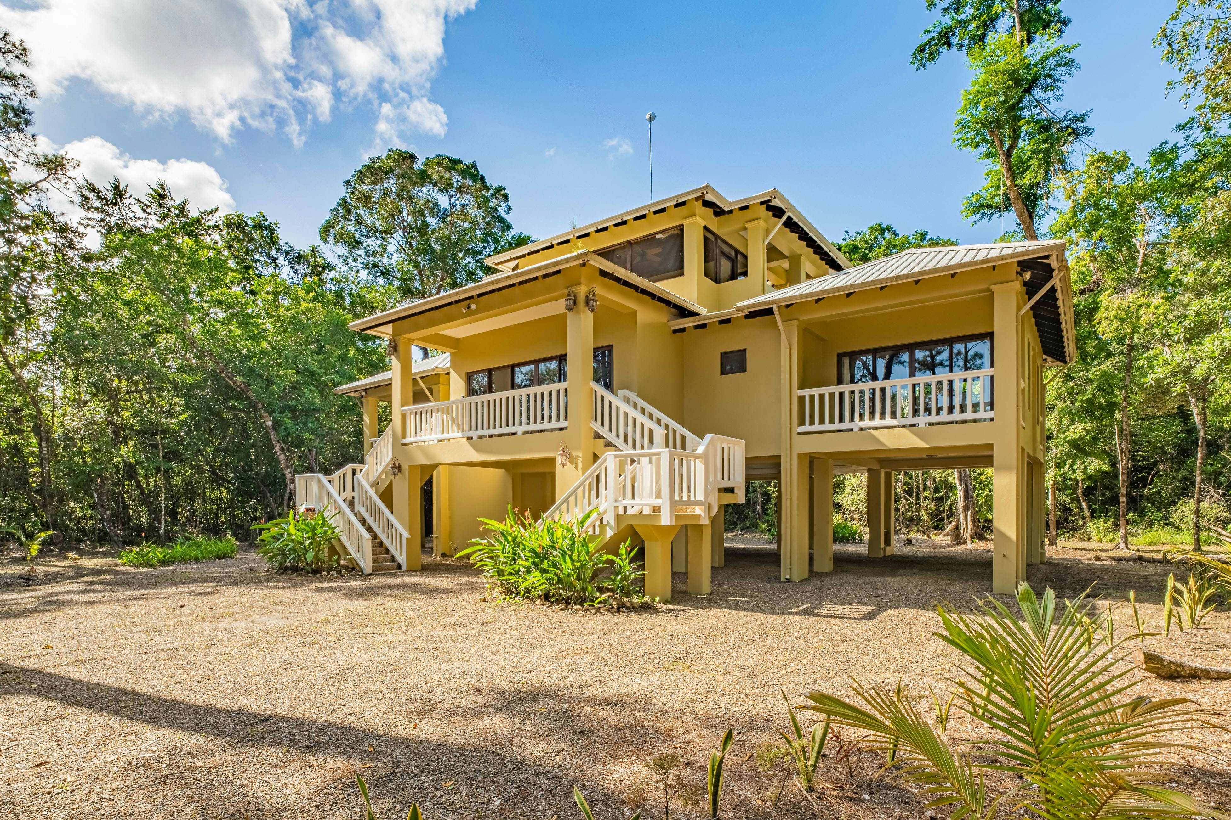 Treehouse at Sanctuary Belize