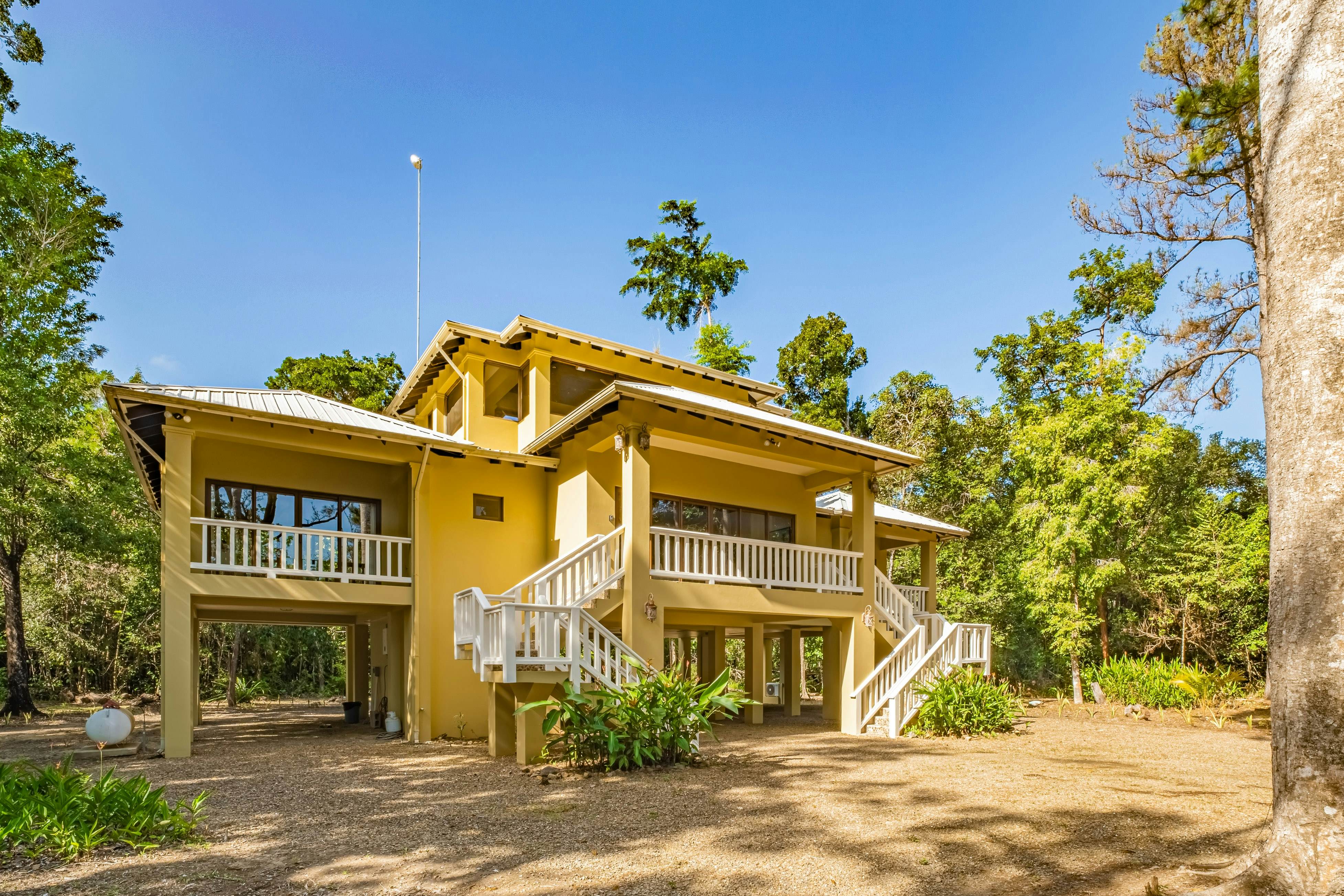 Treehouse at Sanctuary Belize