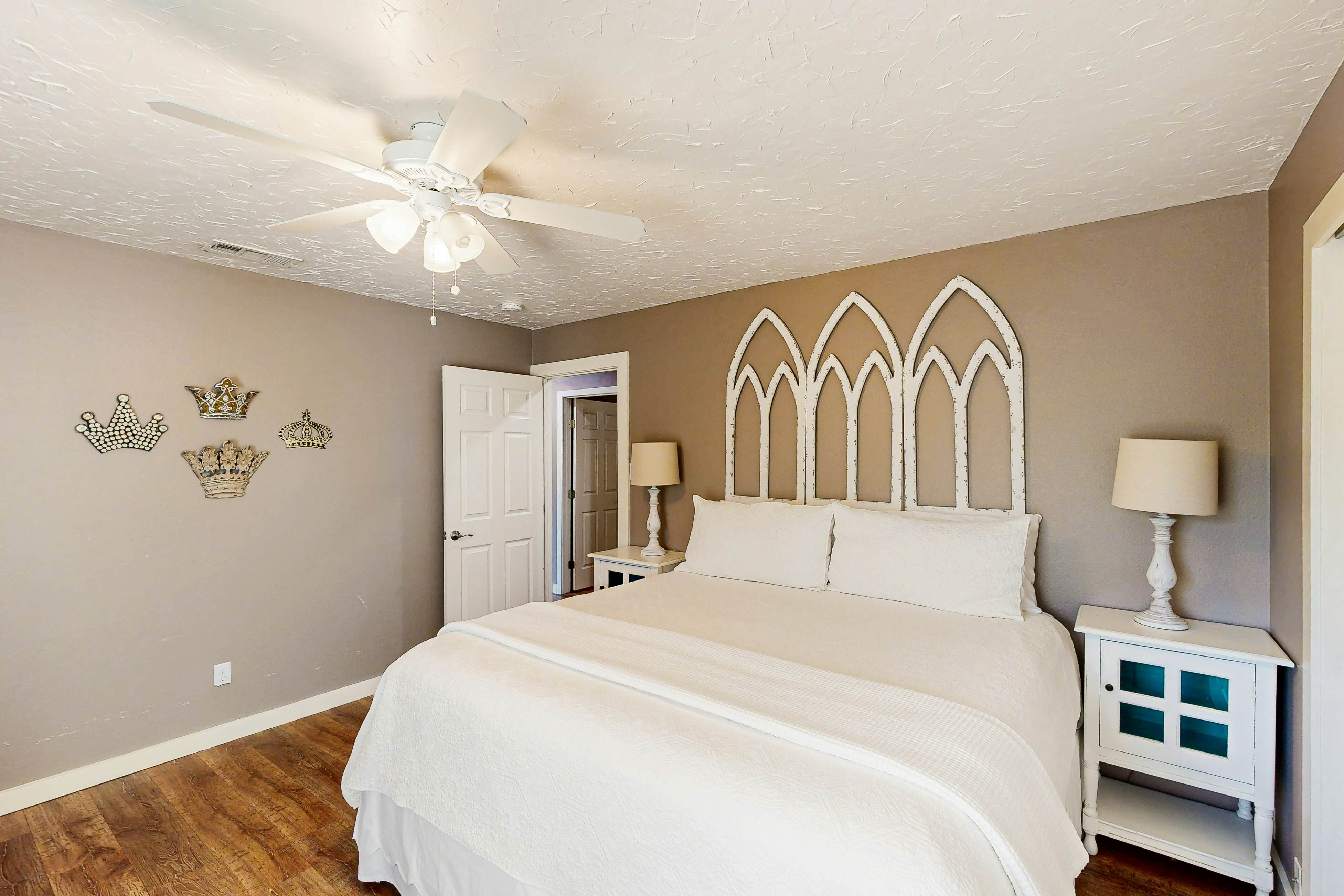 Three King Beds, Private Pool And Dog Friendly