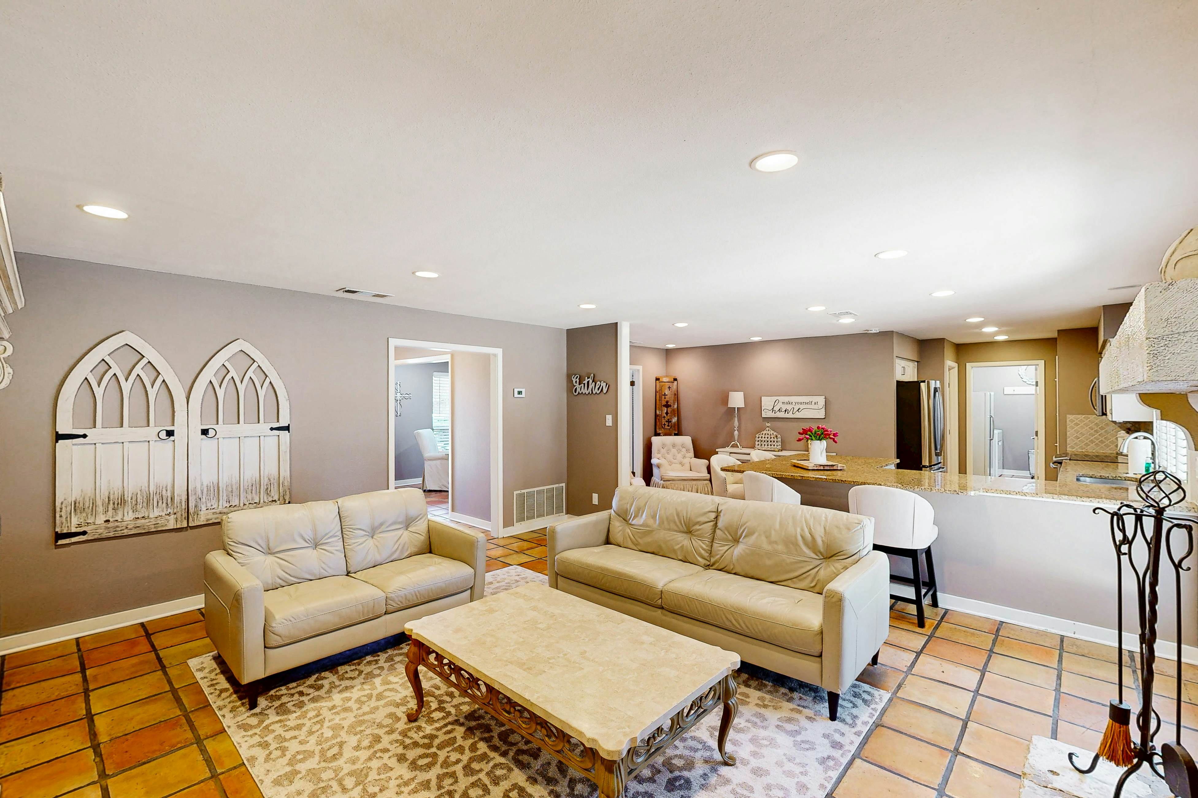 Three King Beds, Private Pool And Dog Friendly