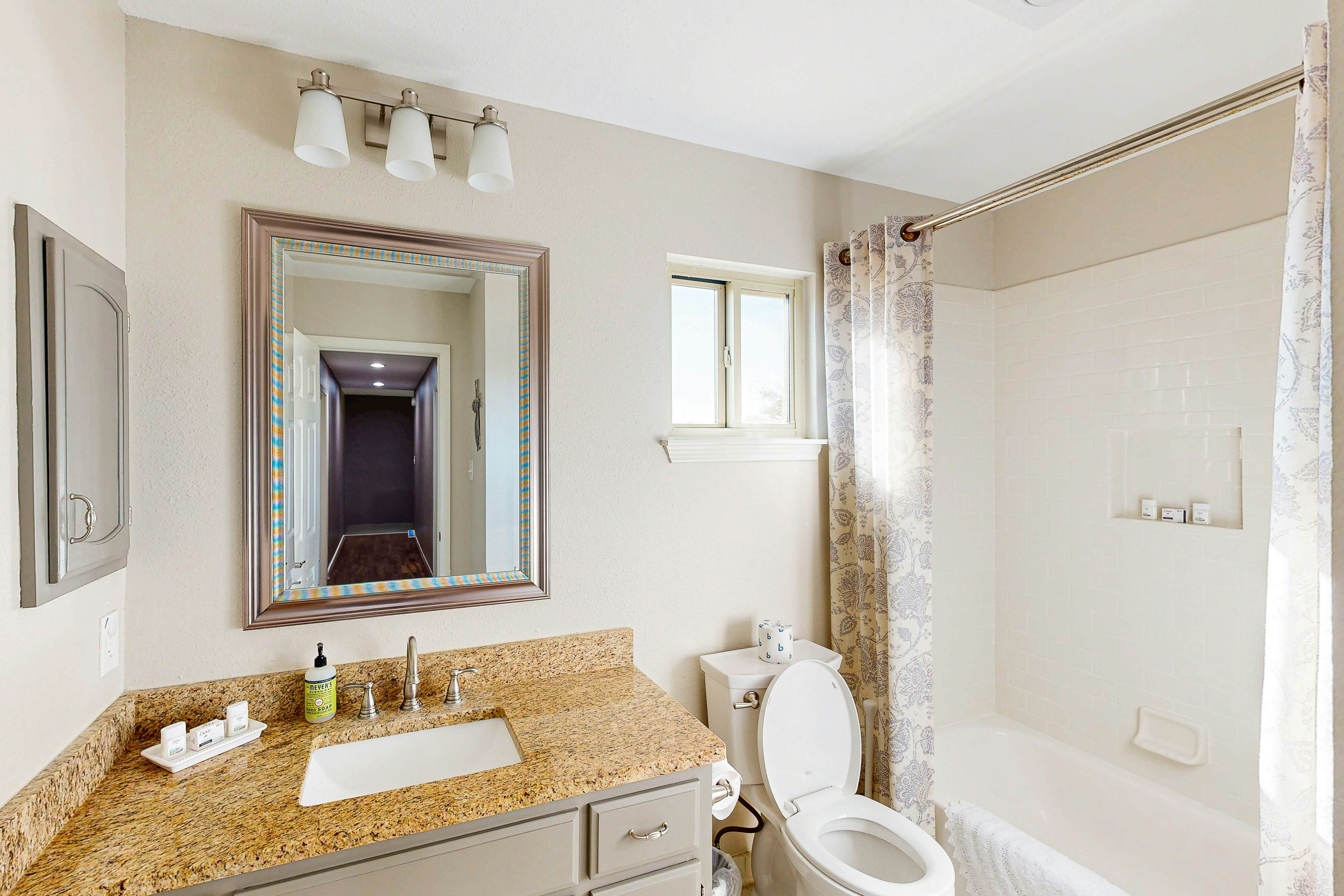 Three King Beds, Private Pool And Dog Friendly