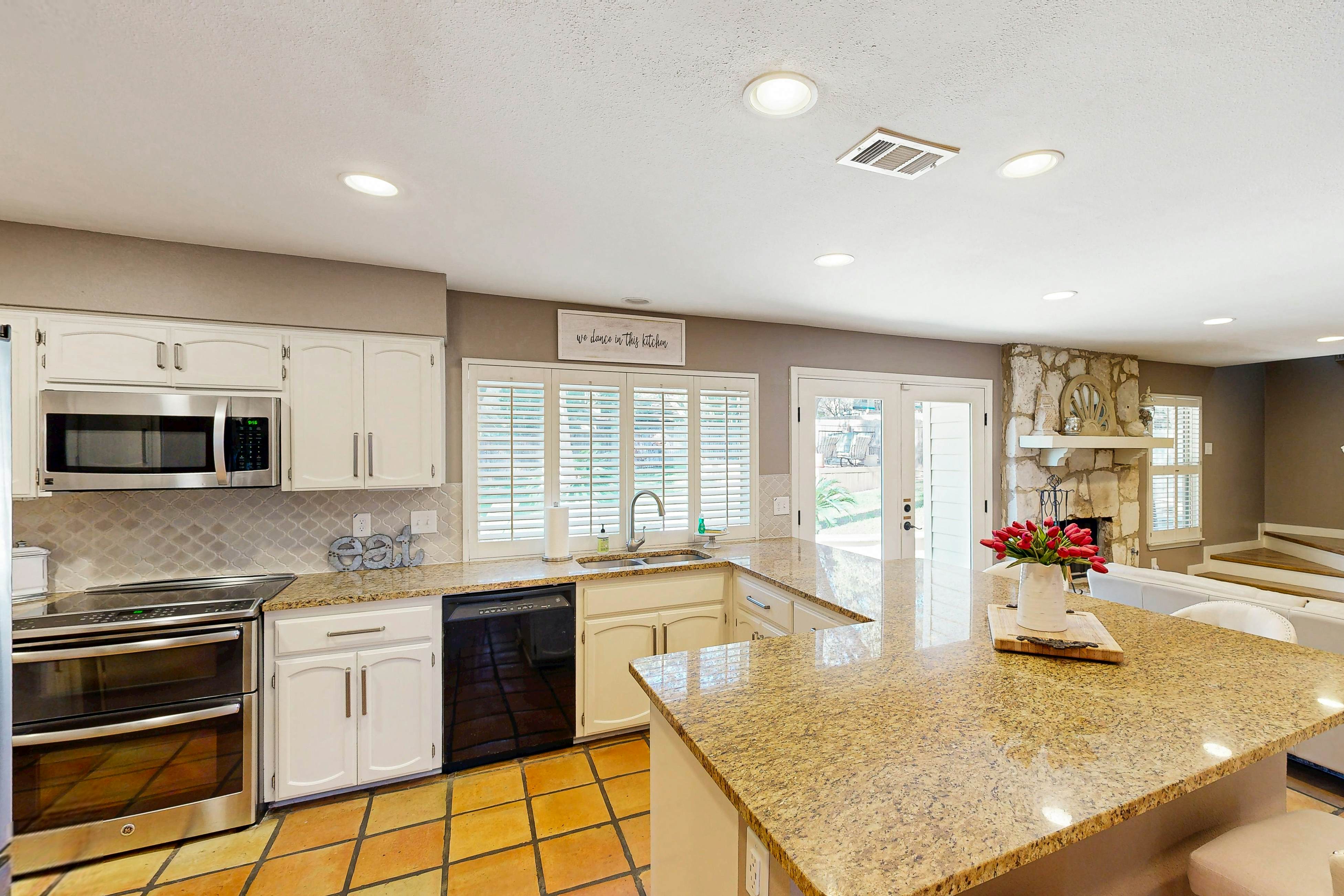 Three King Beds, Private Pool And Dog Friendly