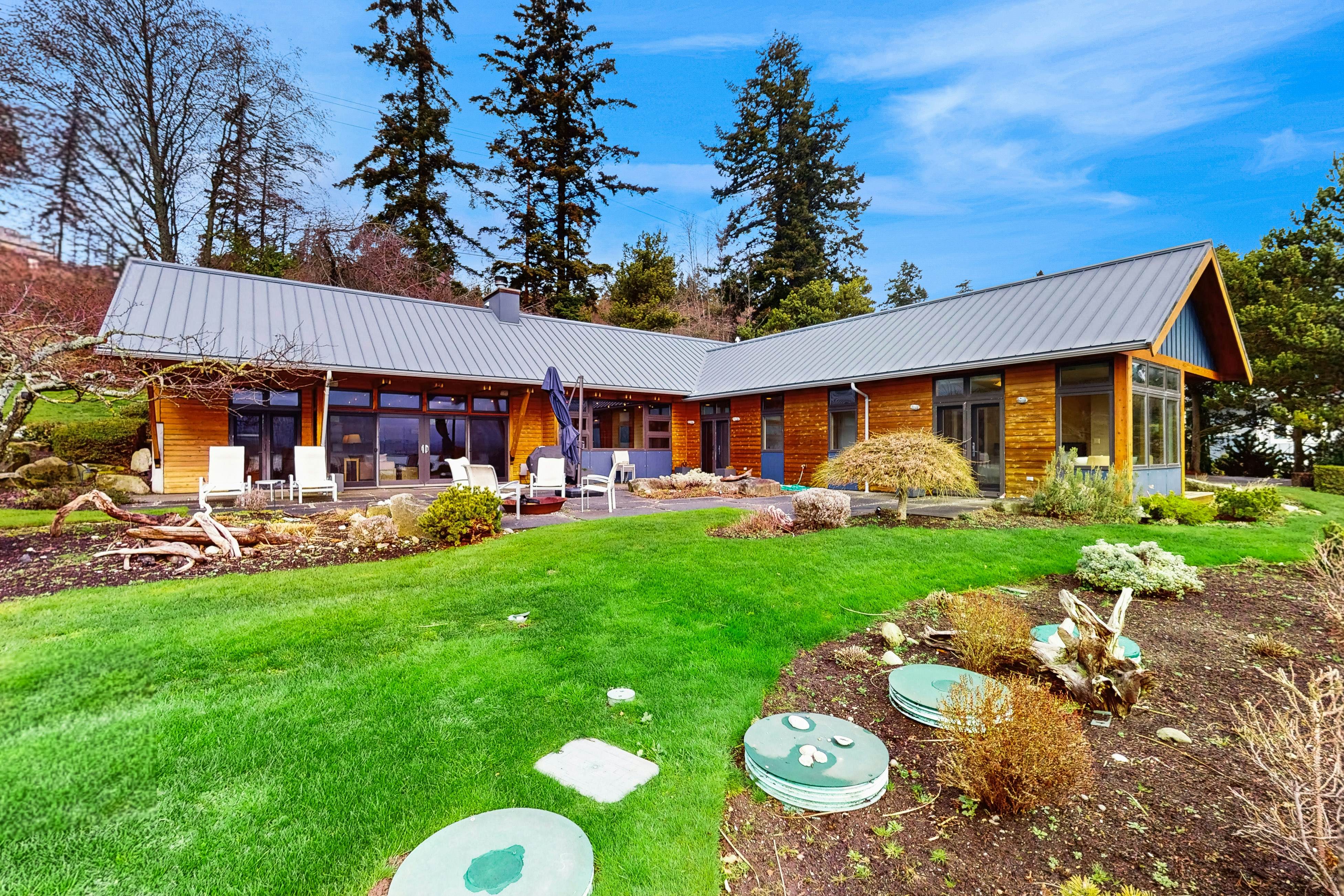 No-Bank Waterfront Stunner – Driftwood Compound on Fidalgo Island