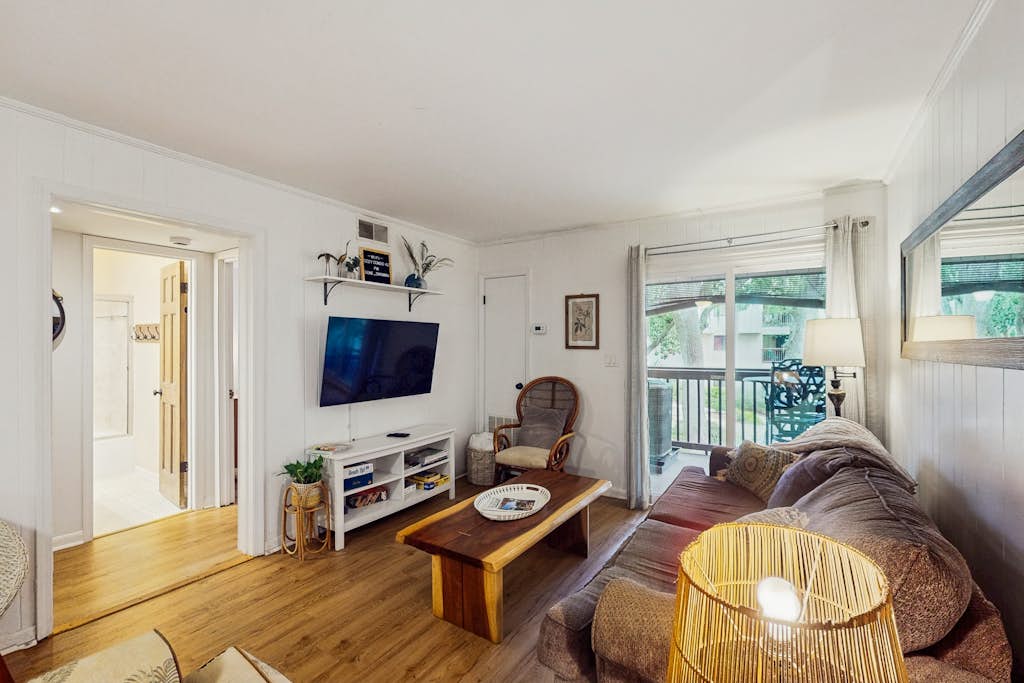 Condo 1 block from Coligny Plaza with on-site pool, balcony, & W/D — Hilton Head, SC — vacation rental
