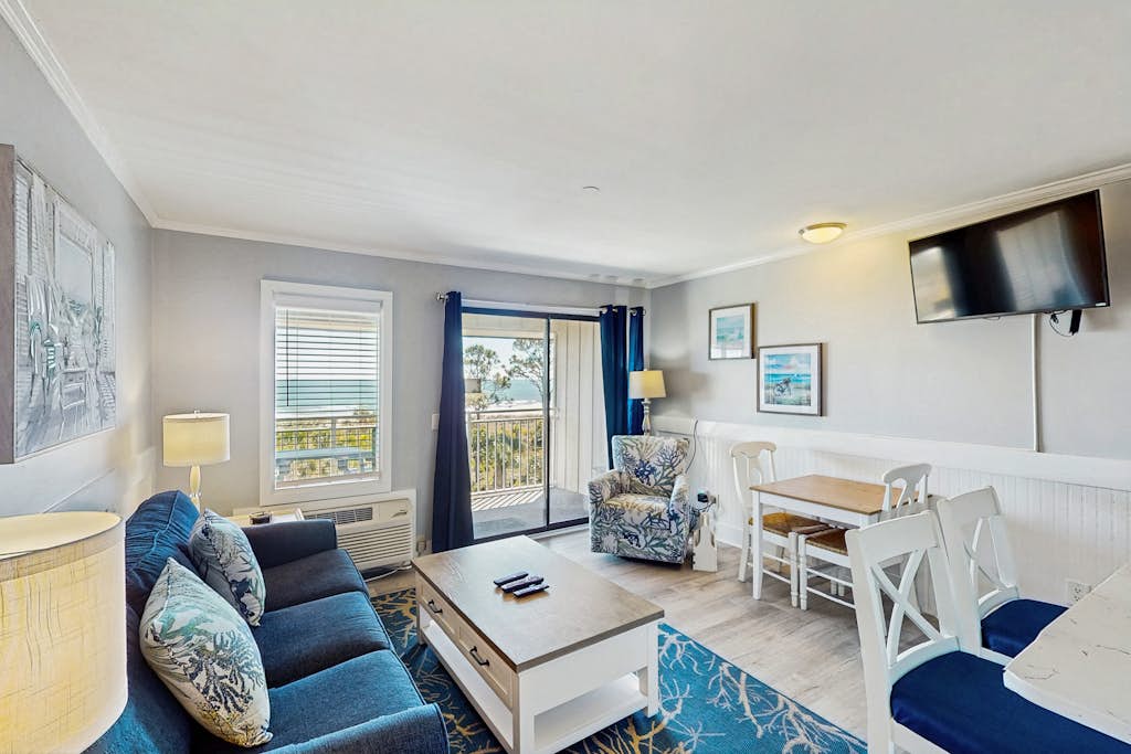 Beachfront escape with balcony, pool, beach access, WiFi, beach views, and AC — Hilton Head, SC — vacation rental