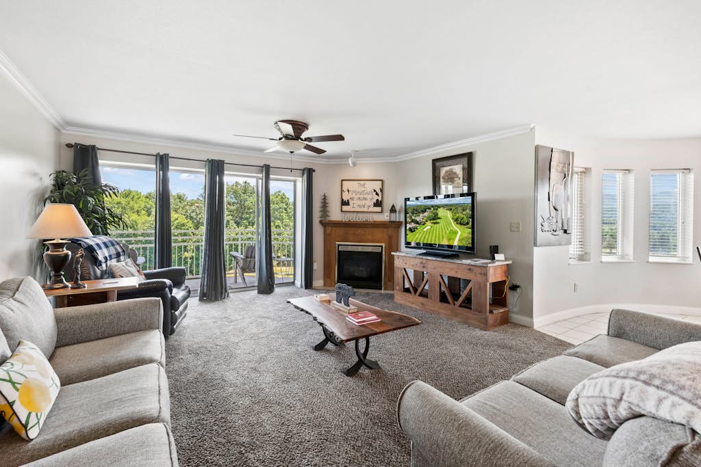 Serene Condo W Stunning Views, Sleeps 6, Near Dolly โ Pigeon Forge, TN โ vacation rental