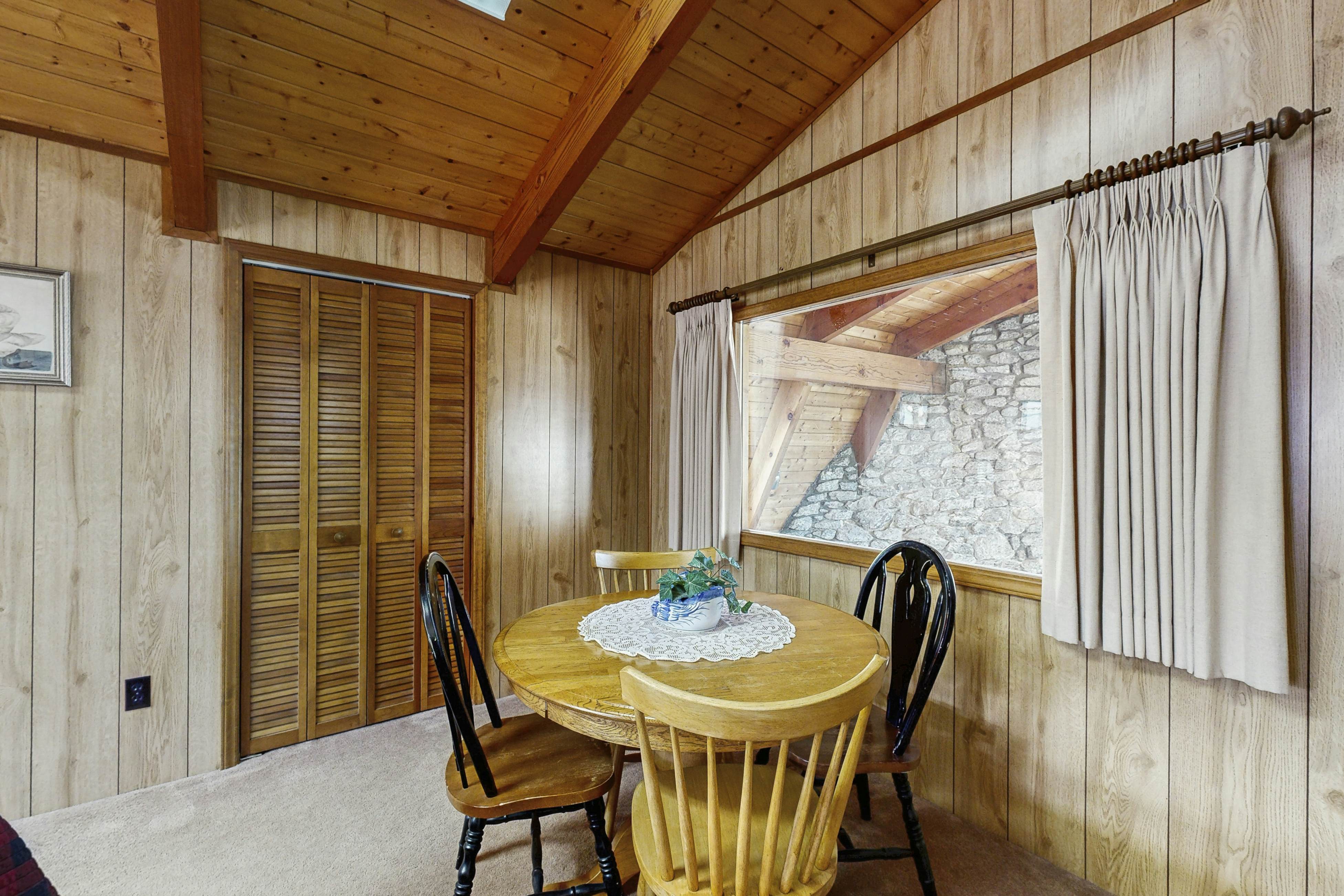 Lodge on Mirror Lake