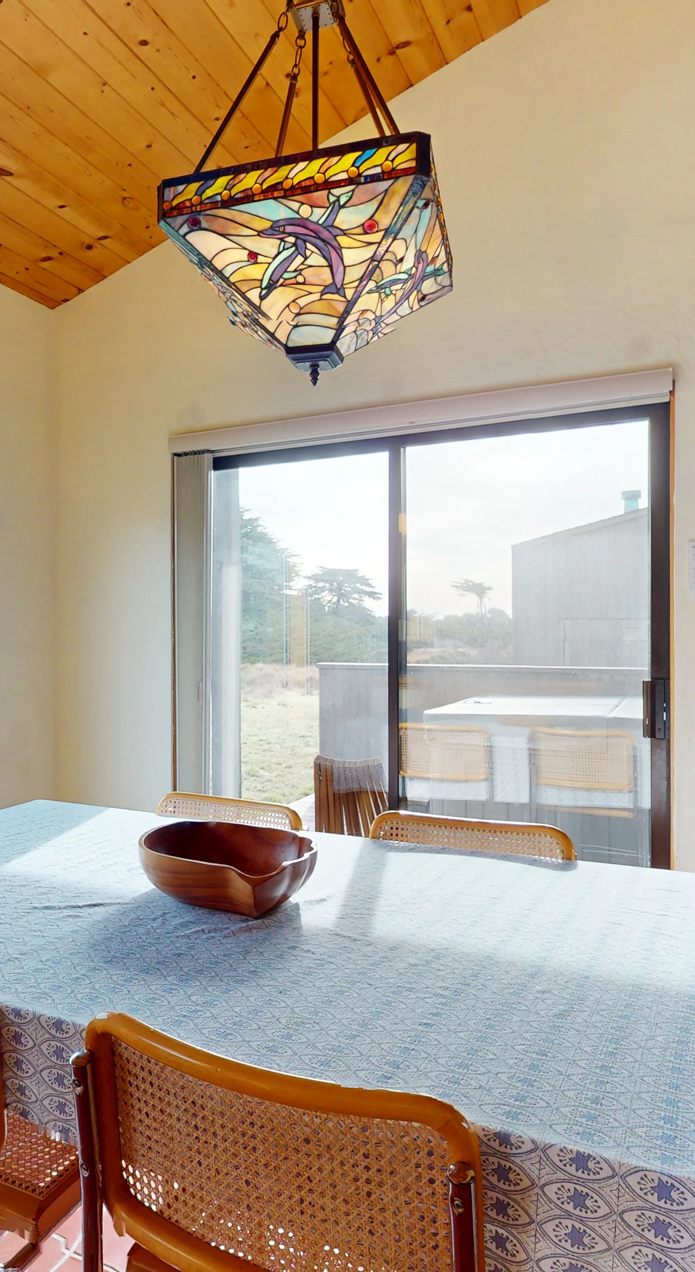Share meals and memories around the spacious dining table, with views that remind you of the beauty just outside your window.